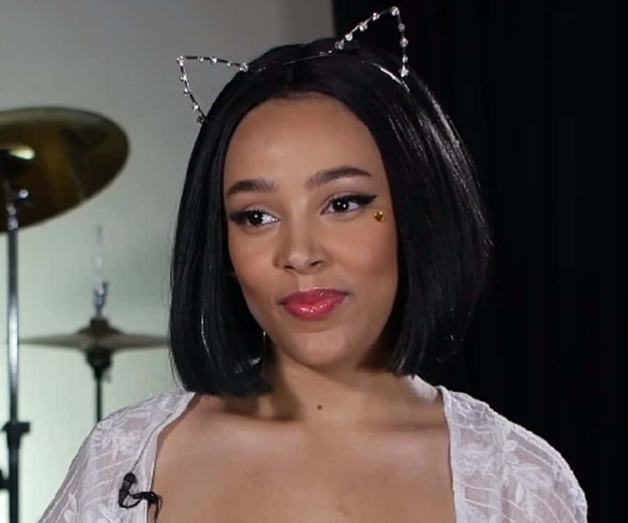 Doja Cat Handa Nang Lumipad Wallpaper