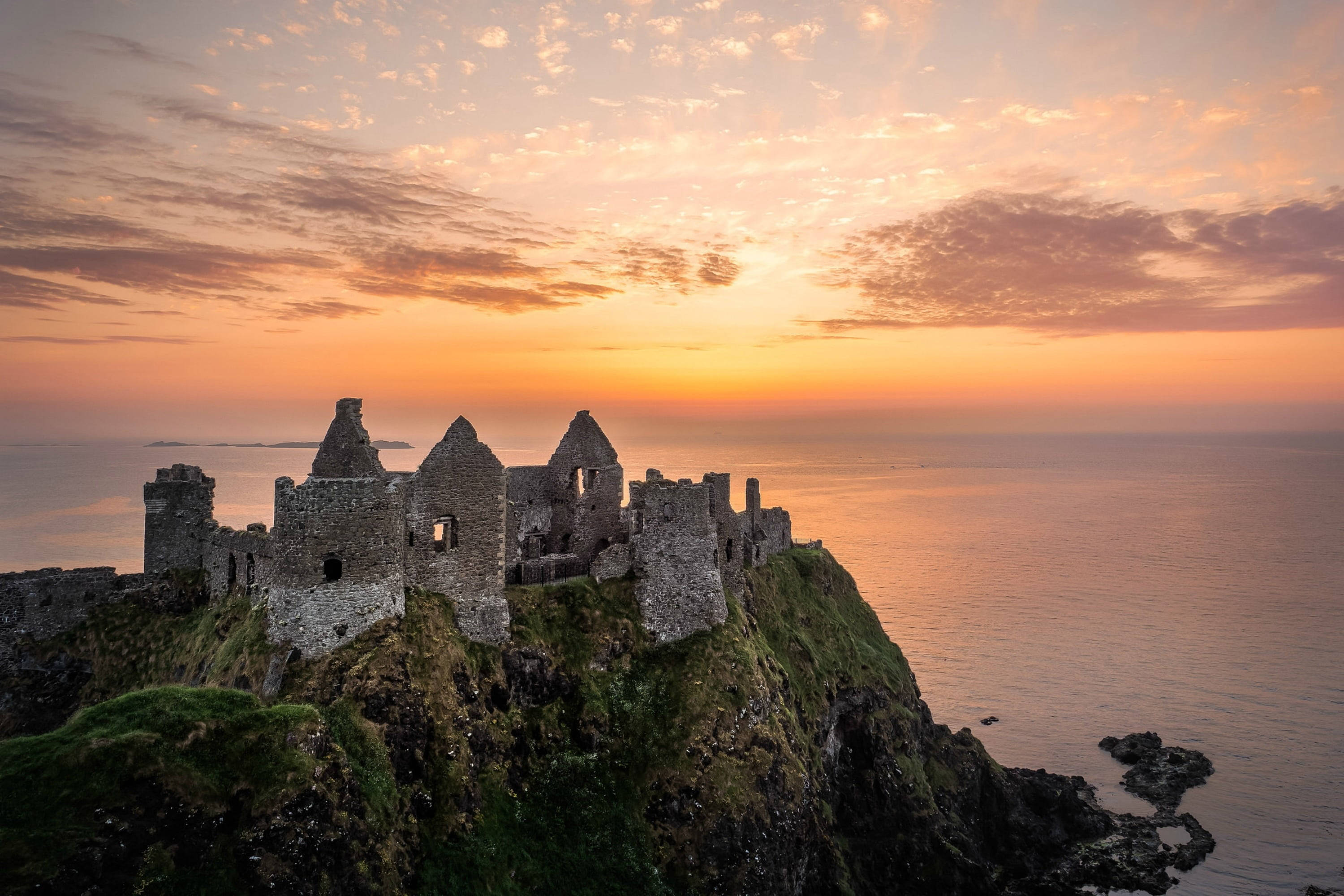 Dunluce Castle Magandang Paglubog ng Araw Wallpaper