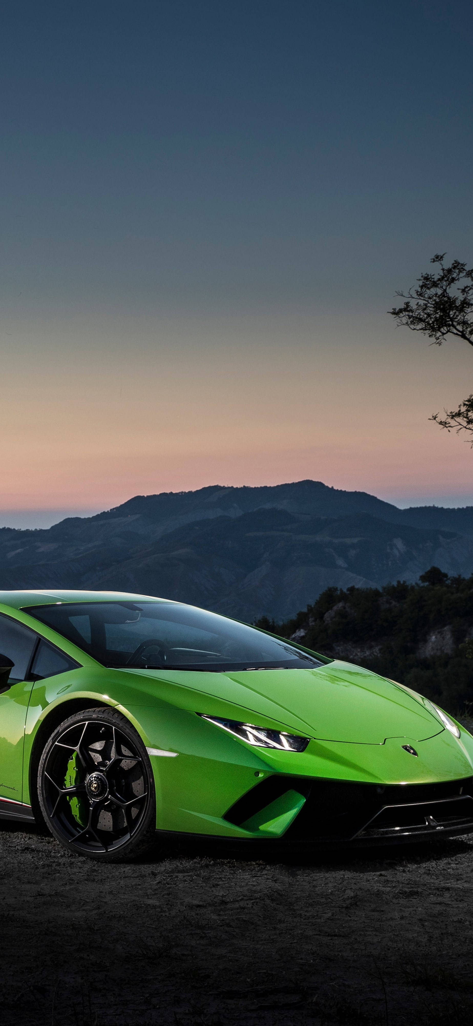 Eksperyensyahin ang luho ng isang Lamborghini gamit ang kapangyarihan ng isang iPhone! Wallpaper