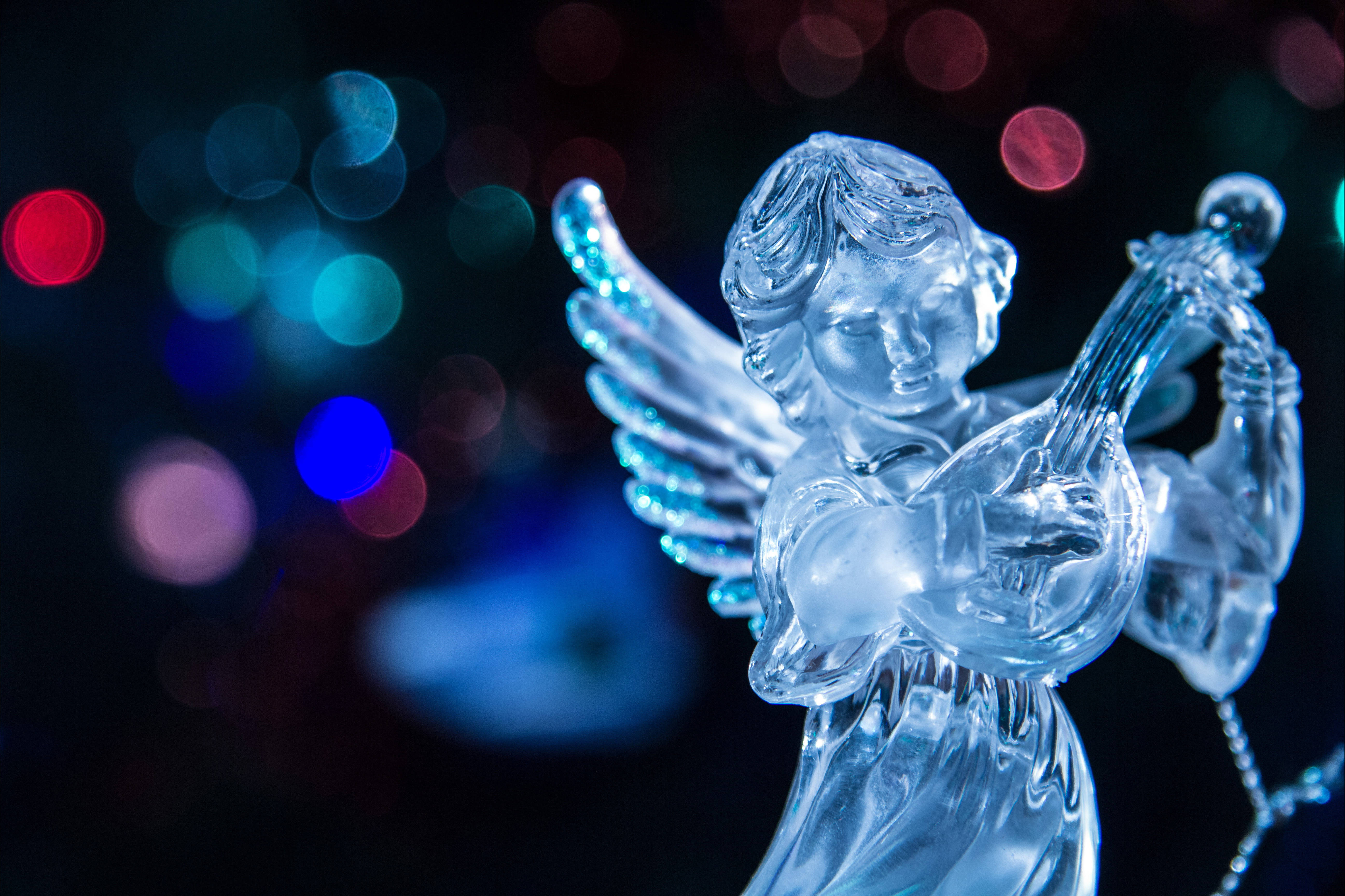 "Eleganteng Glass Christmas Angel Figurine" Wallpaper
