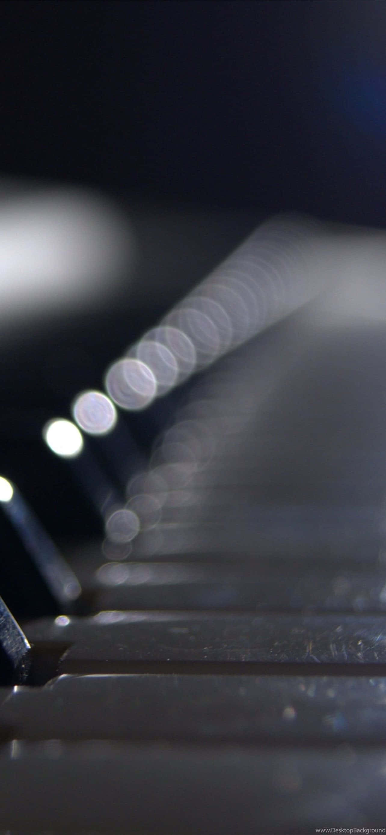 Eleganteng Grand Piano sa Monochromatic na Kwarto Wallpaper