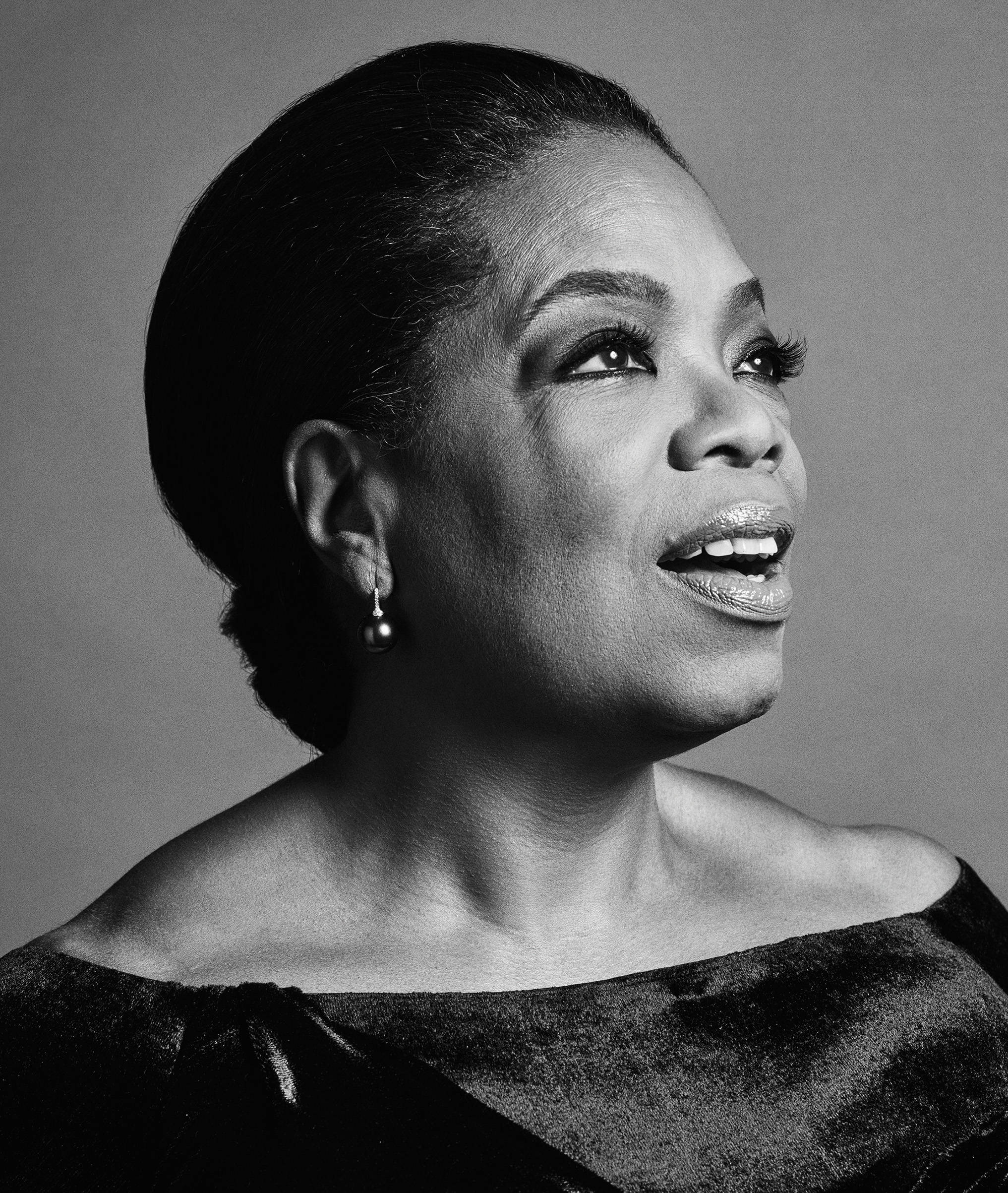 Eleganteng Portrait ni Oprah Winfrey Wallpaper