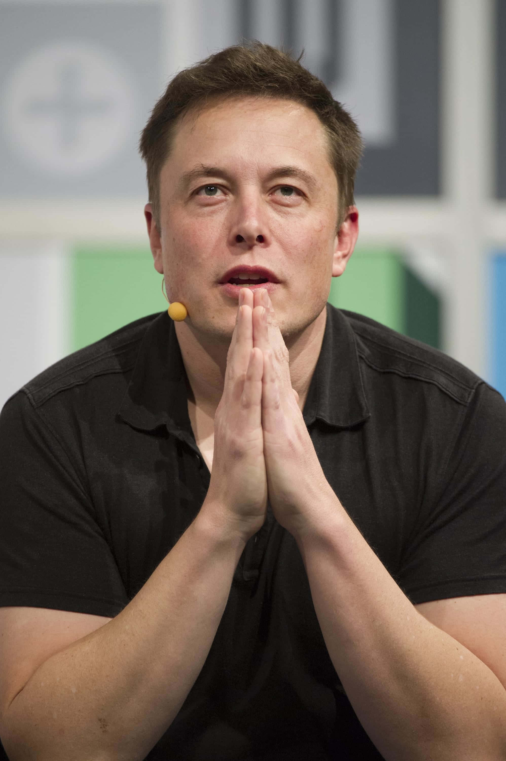 Elon Musk - Tagapagbago ng Kinabukasan Wallpaper