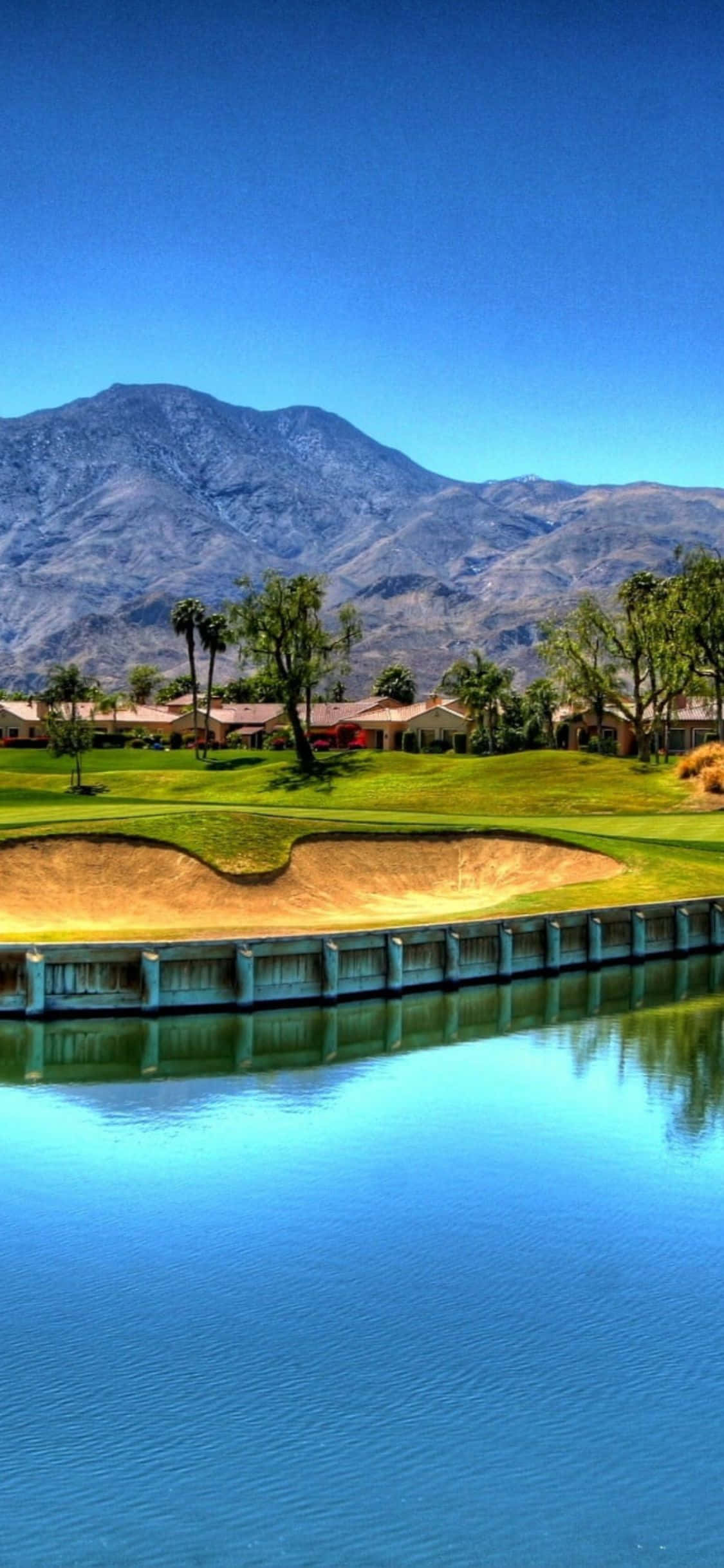 Magsaya sa kagandahan ng isang golf course kasama ang iyong iPhone X. Wallpaper