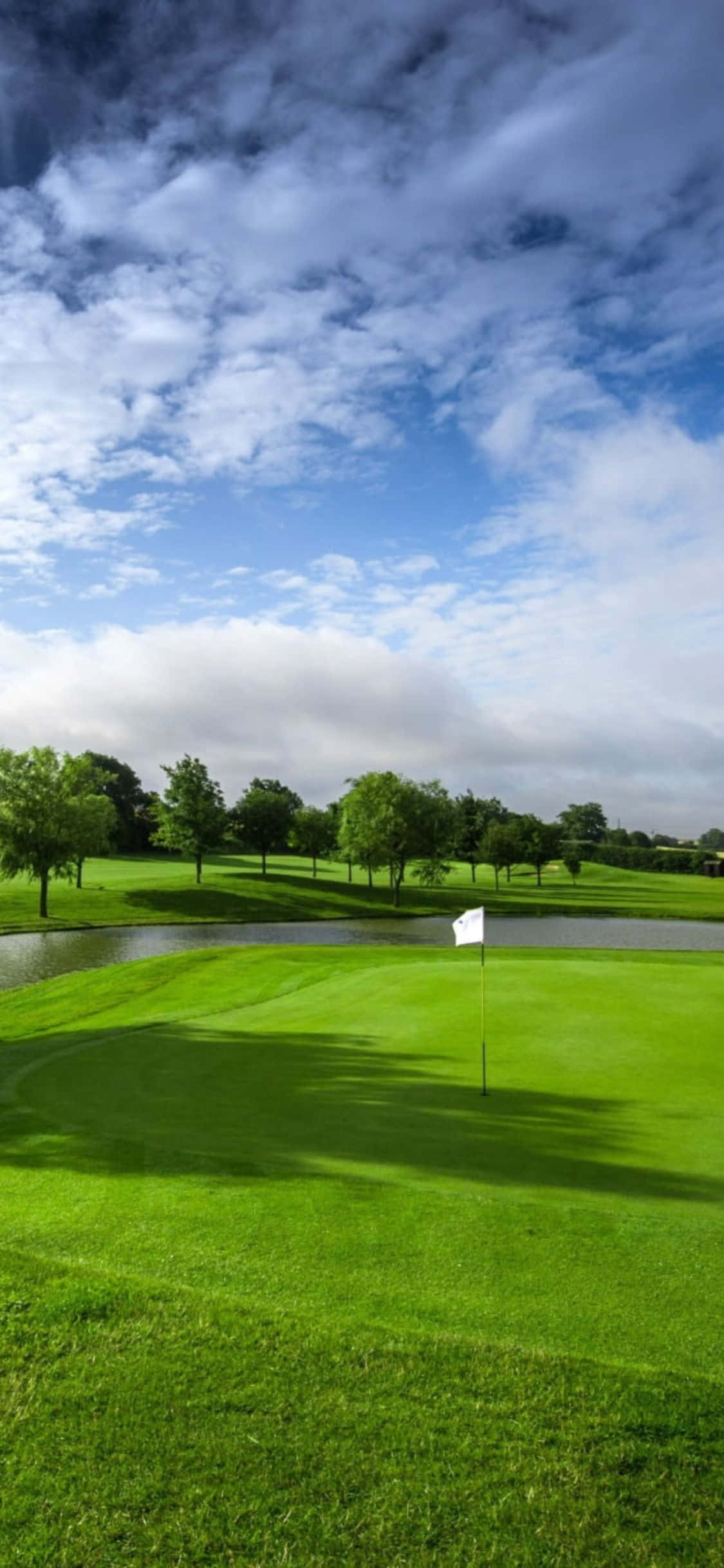 Enjoy the Views at the iPhone X Golf Course Wallpaper