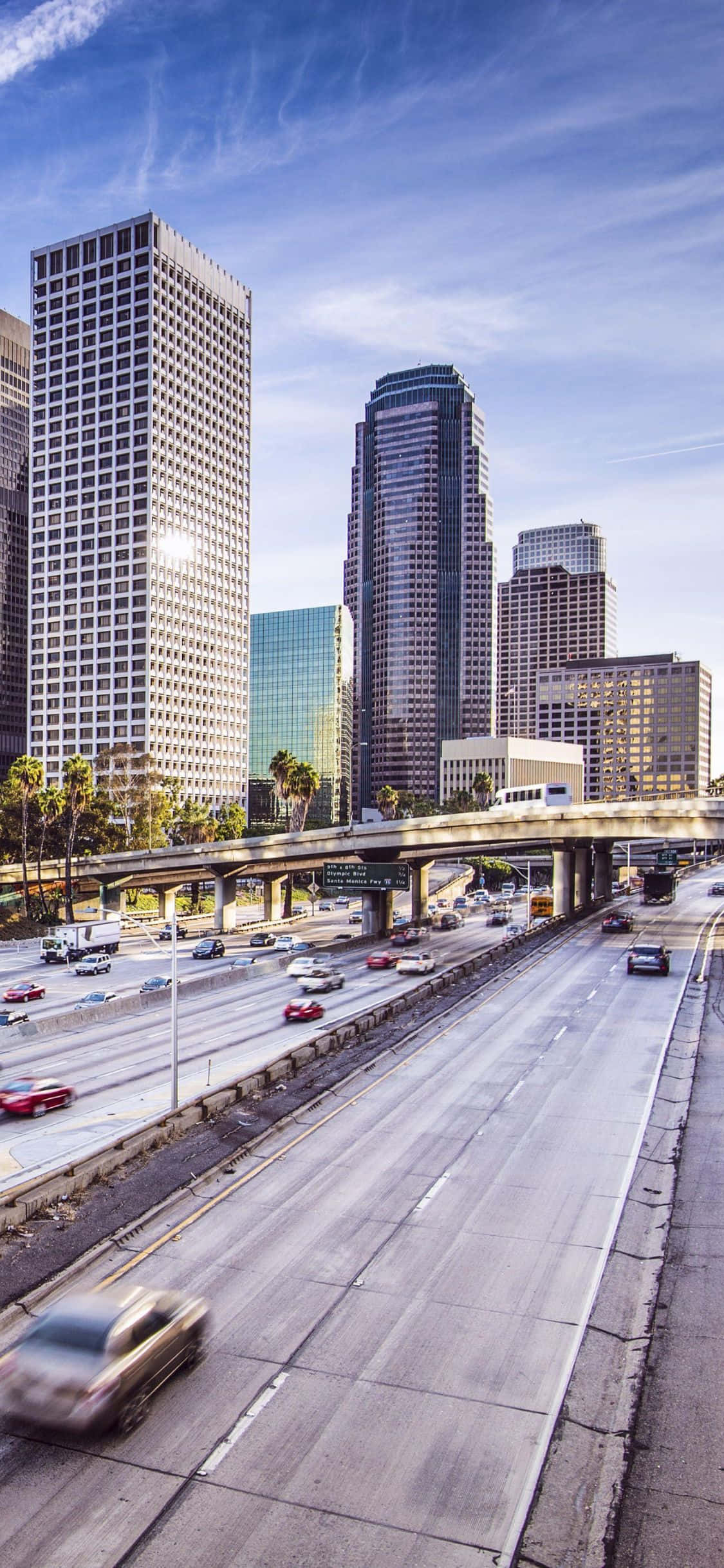 Nagtatangkil ng isang nakakapigil-hining na magandang paglubog ng araw sa California, kinuha mula sa isang iPhone Xs Wallpaper