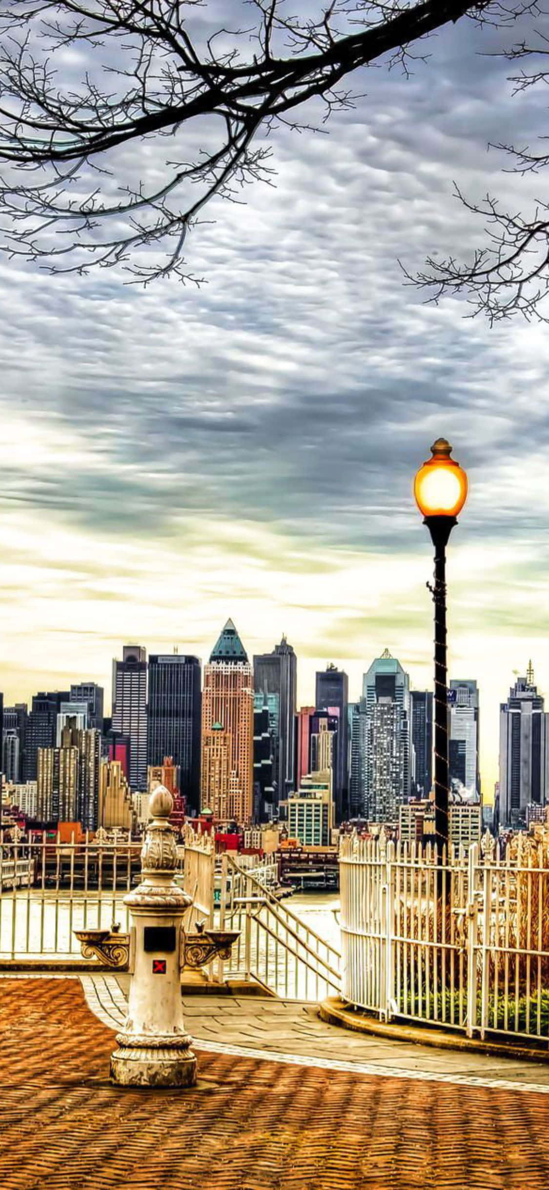 Pagsasaya ng Buhay Syudad sa New York Gamit ang Isang iPhone X Wallpaper