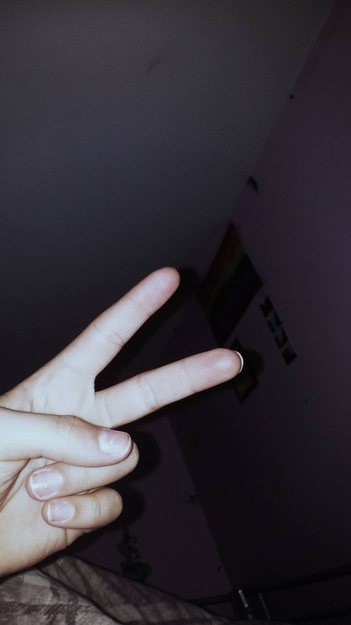 Estetikang Emo Peace Sign Wallpaper
