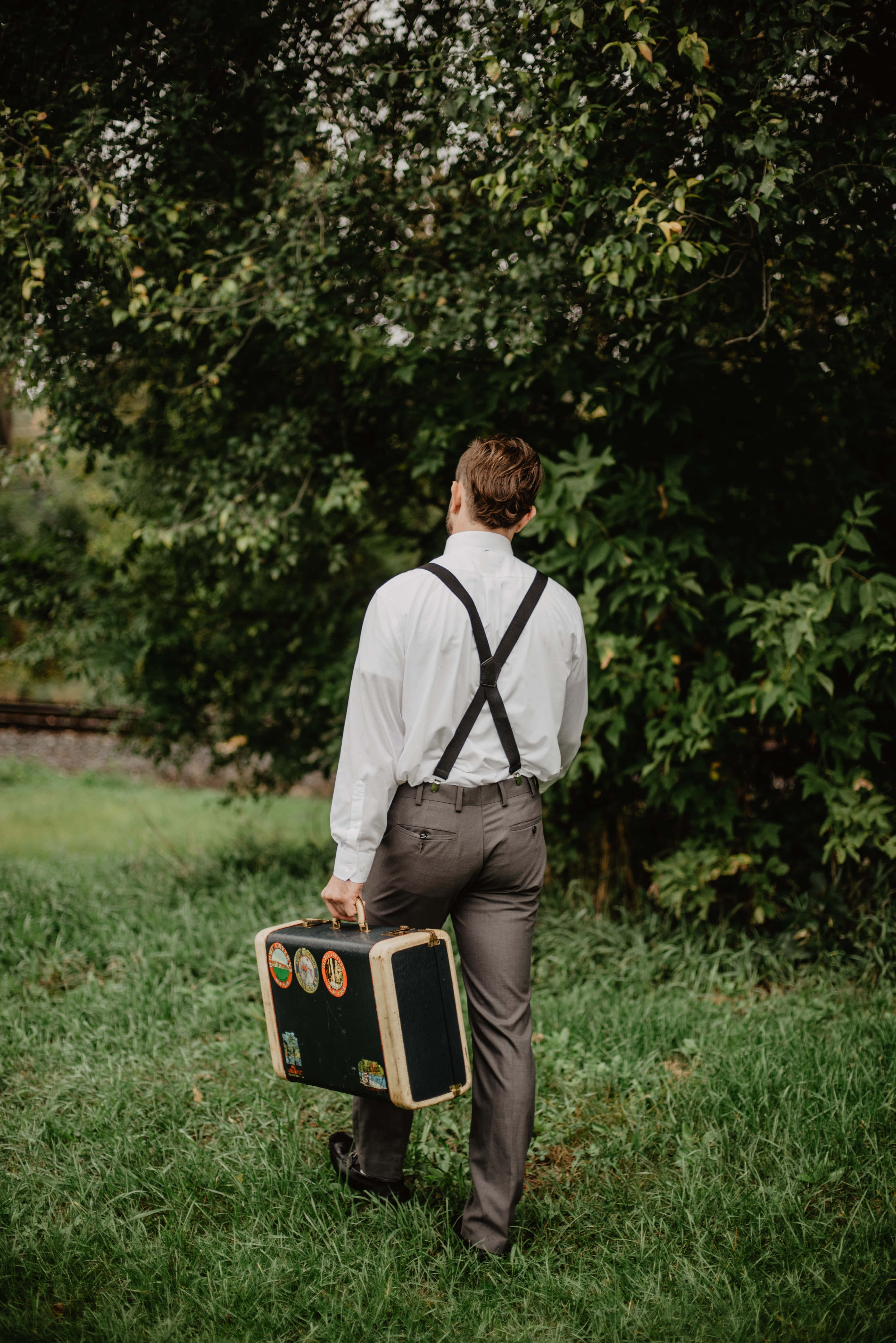 Estilo Dapper na may Suspenders Wallpaper