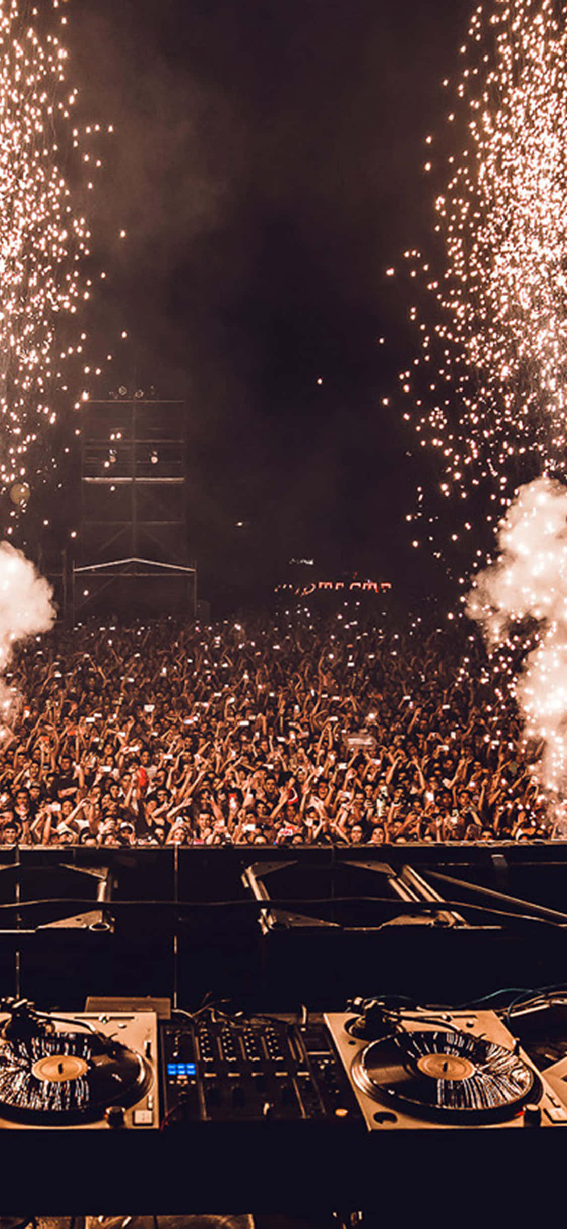 Euphoric DJ Music Concert Background Wallpaper