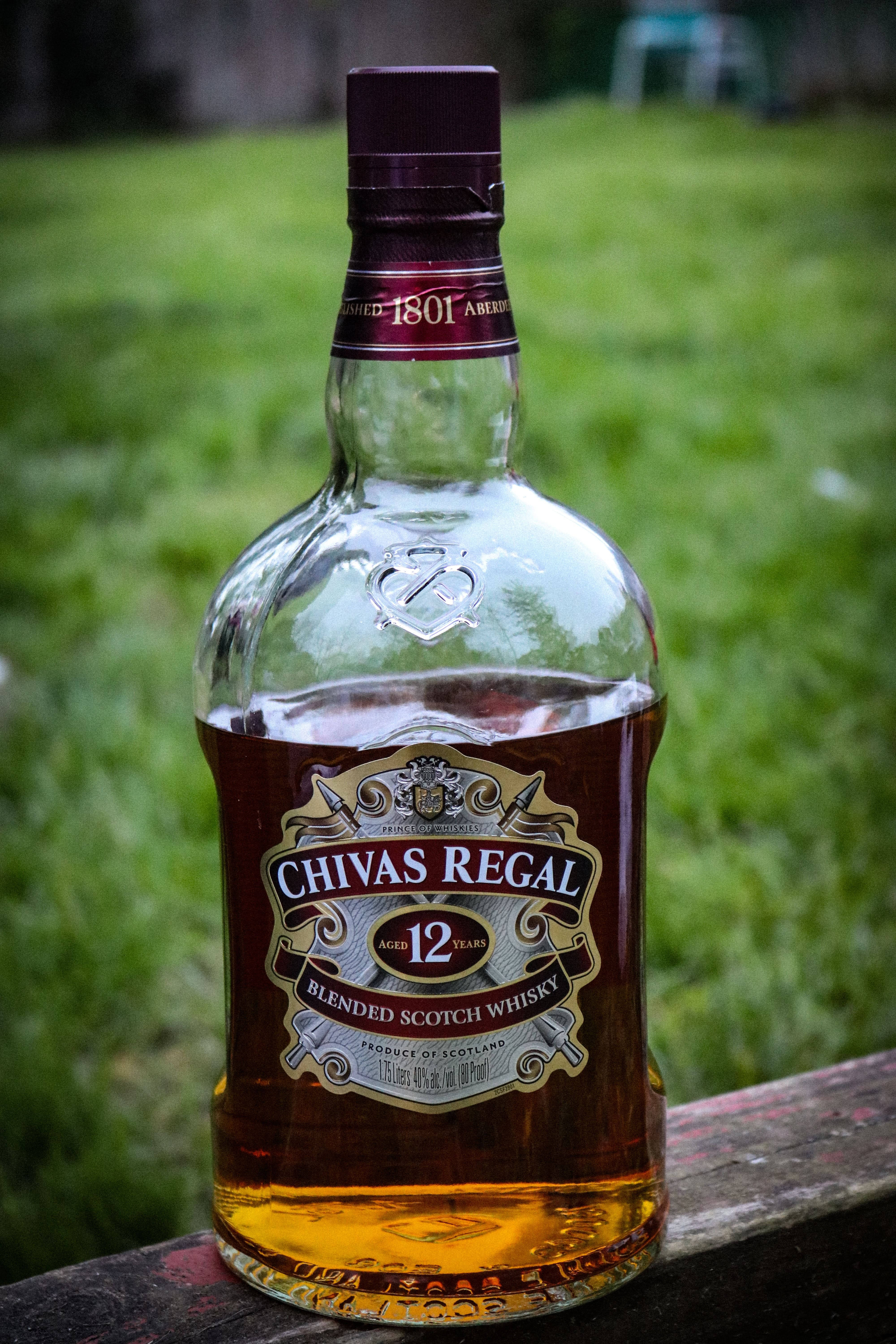 Eksklusibong Panlabas na Pagtatamasa sa Chivas Regal Whisky Wallpaper
