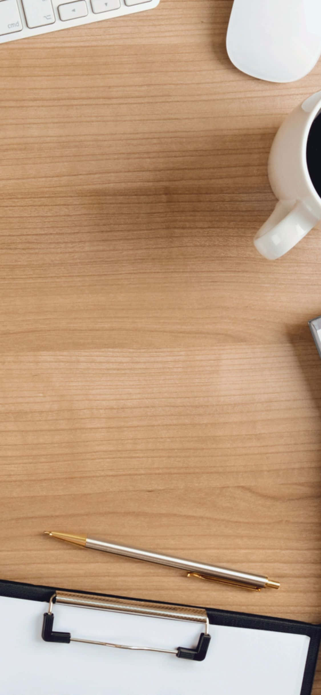 Experience ang Seamless Integration gamit ang iPhone Xs Desk Wallpaper