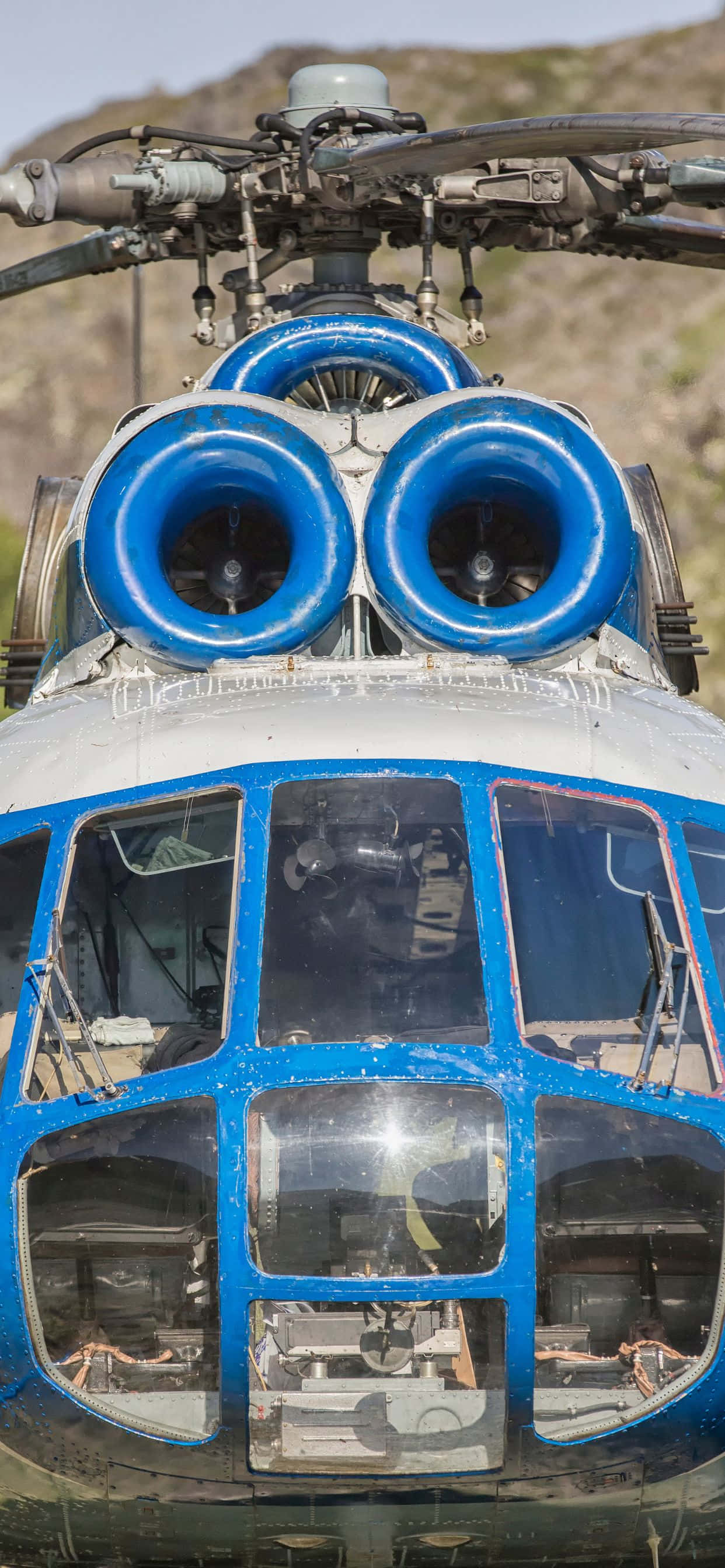Tuklasin ang Mundo gamit ang Pinakabagong iPhone Xs Max Helicopters Wallpaper