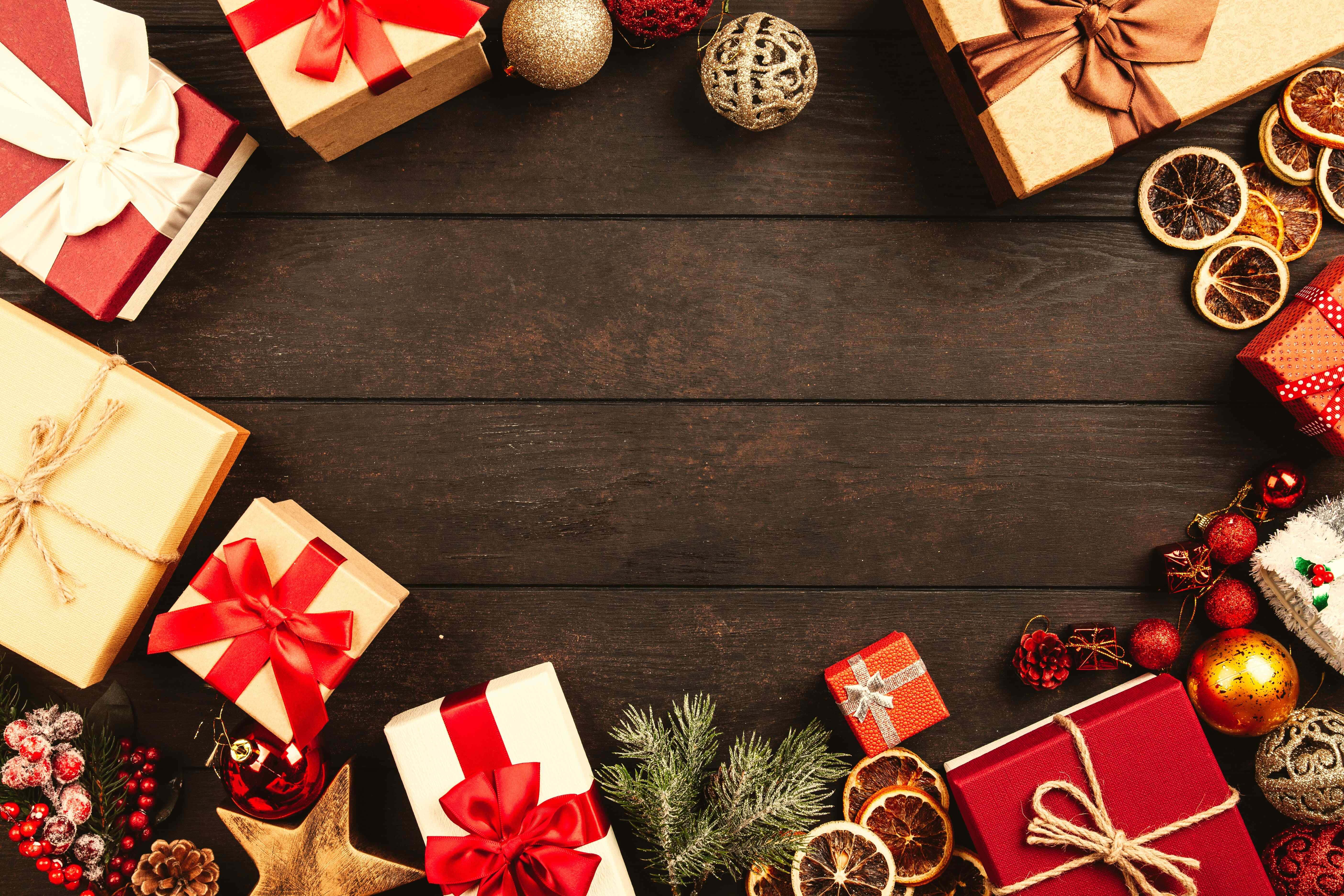 Flat Lay Ng Mga Regalo Christmas Photo Background Wallpaper