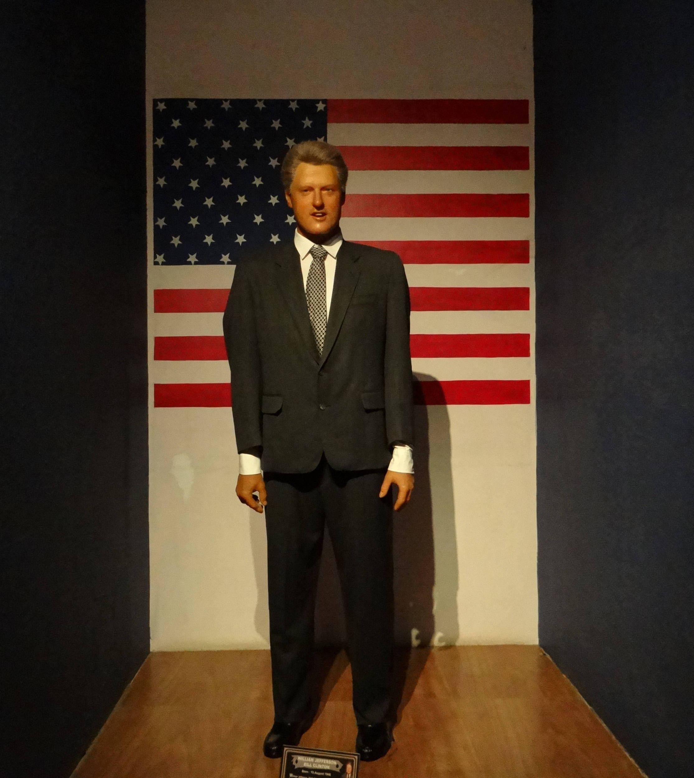 Former US President Bill Clinton delivering a speech Wallpaper