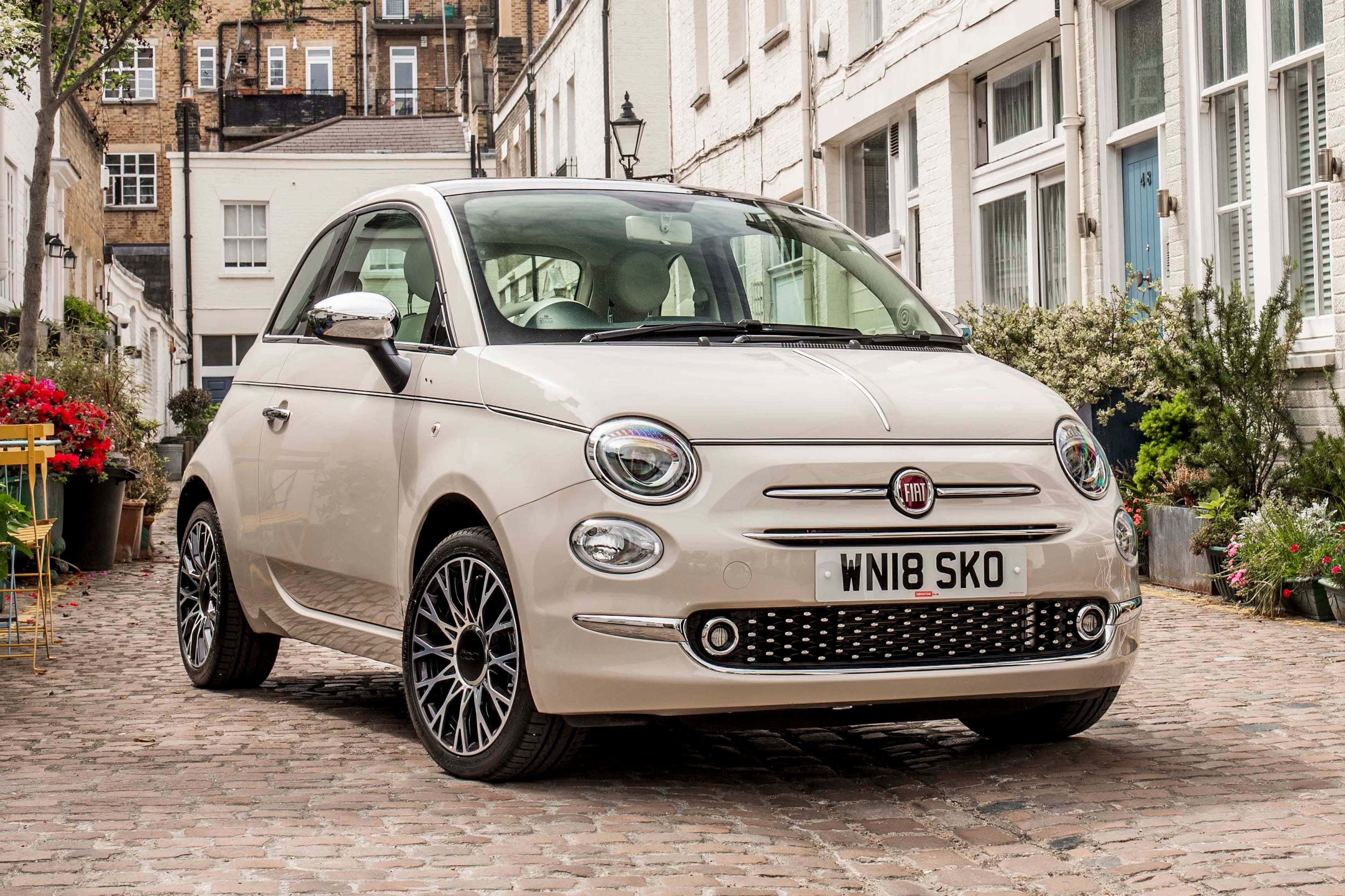 Galugar ang Mundo gamit ang Fiat Wallpaper