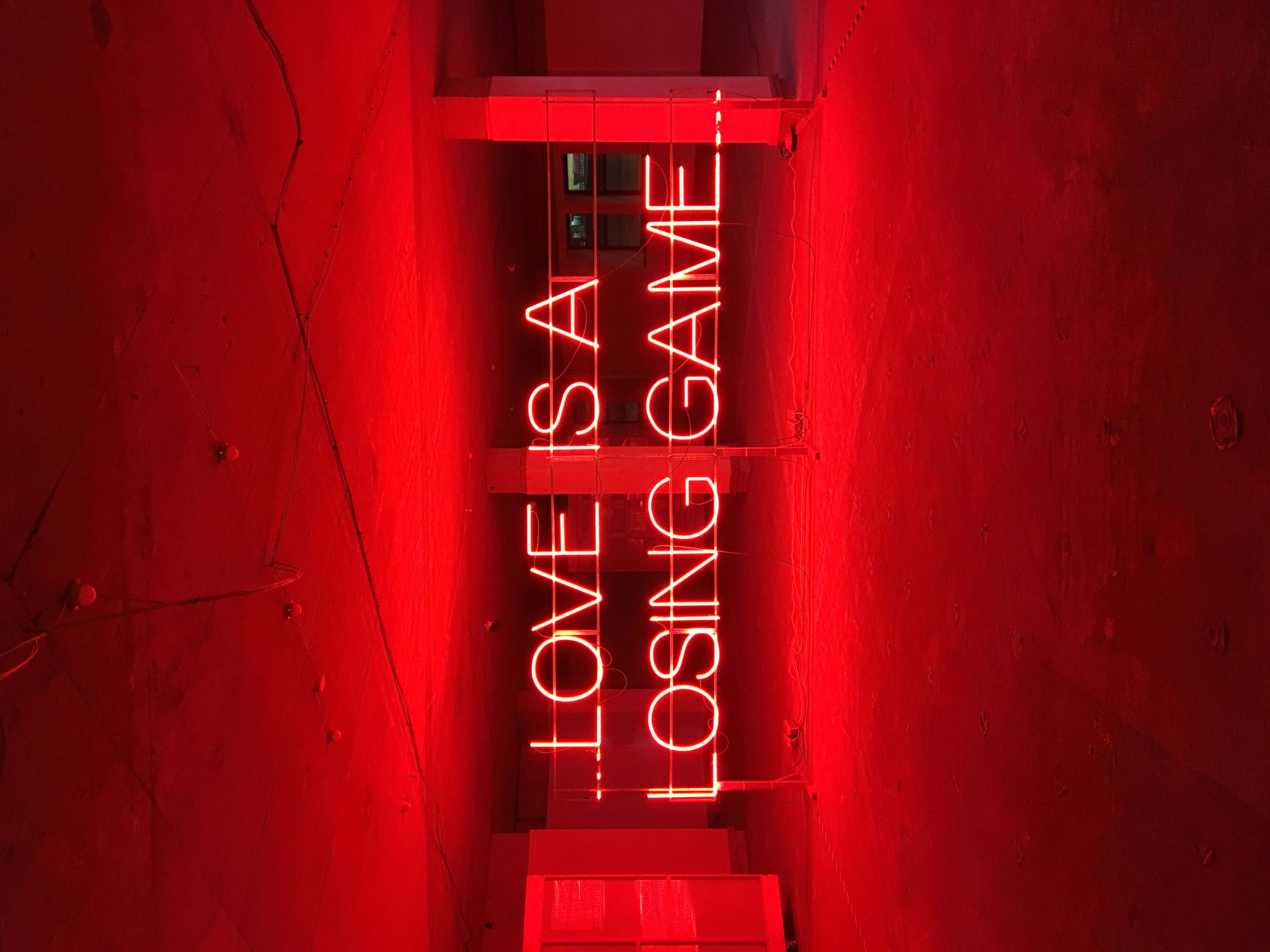 Gawing makulay ang iyong tanawin gamit ang isang neon red aesthetic. Wallpaper