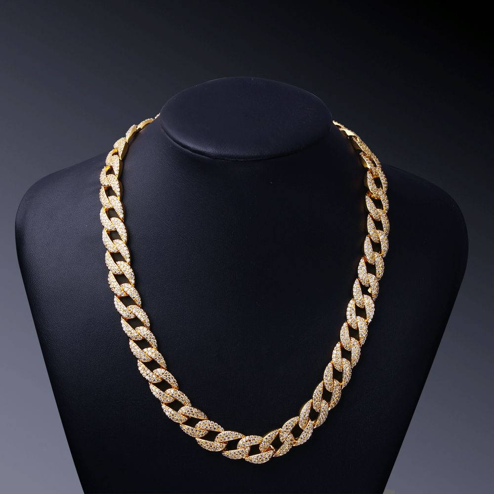Gold Chain na May Diamante Wallpaper