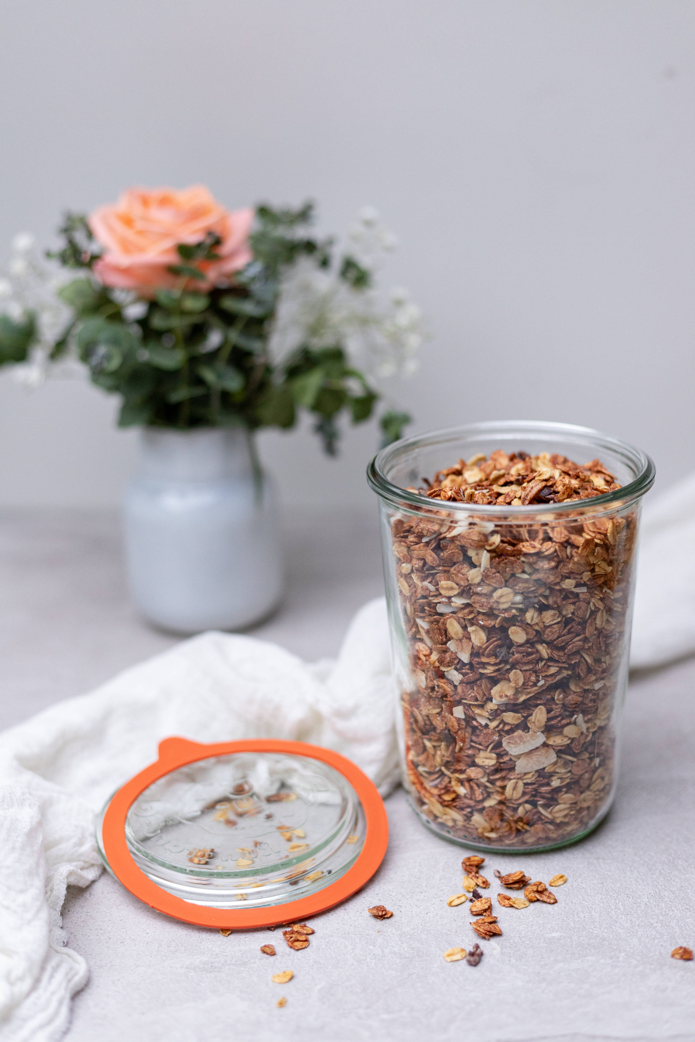 Granola at Rosas na Kulay Rosas Wallpaper