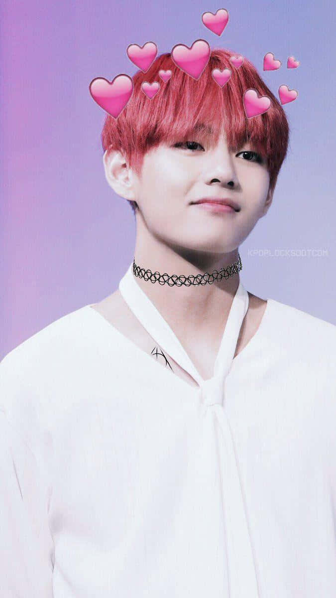 Gwapo si Bts V na nagpapose para sa kamera Wallpaper