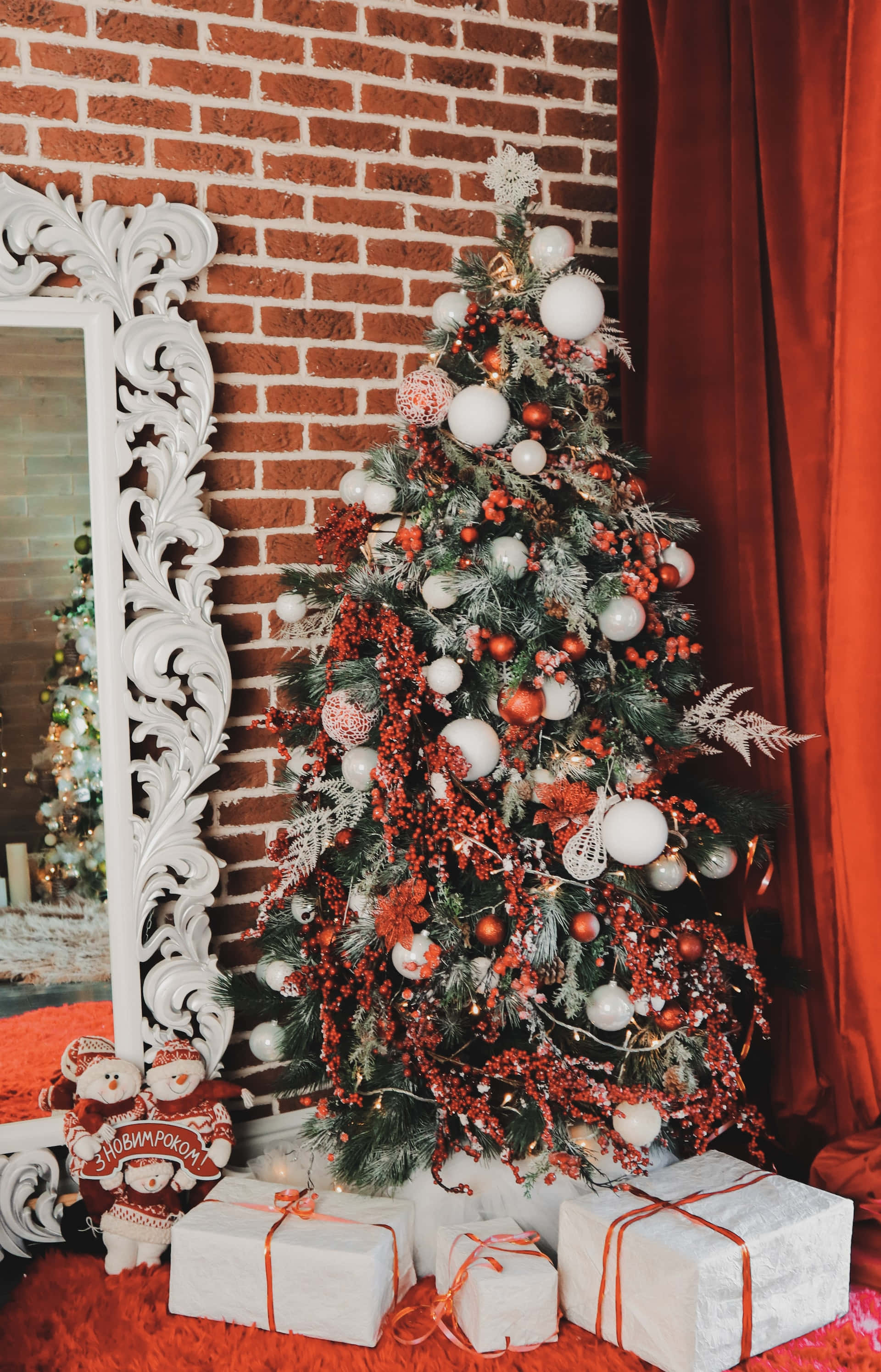 Hayaan ang Christmas feelings na sumakop sa iyong bahay kasama ang magandang aesthetic Christmas tree Wallpaper