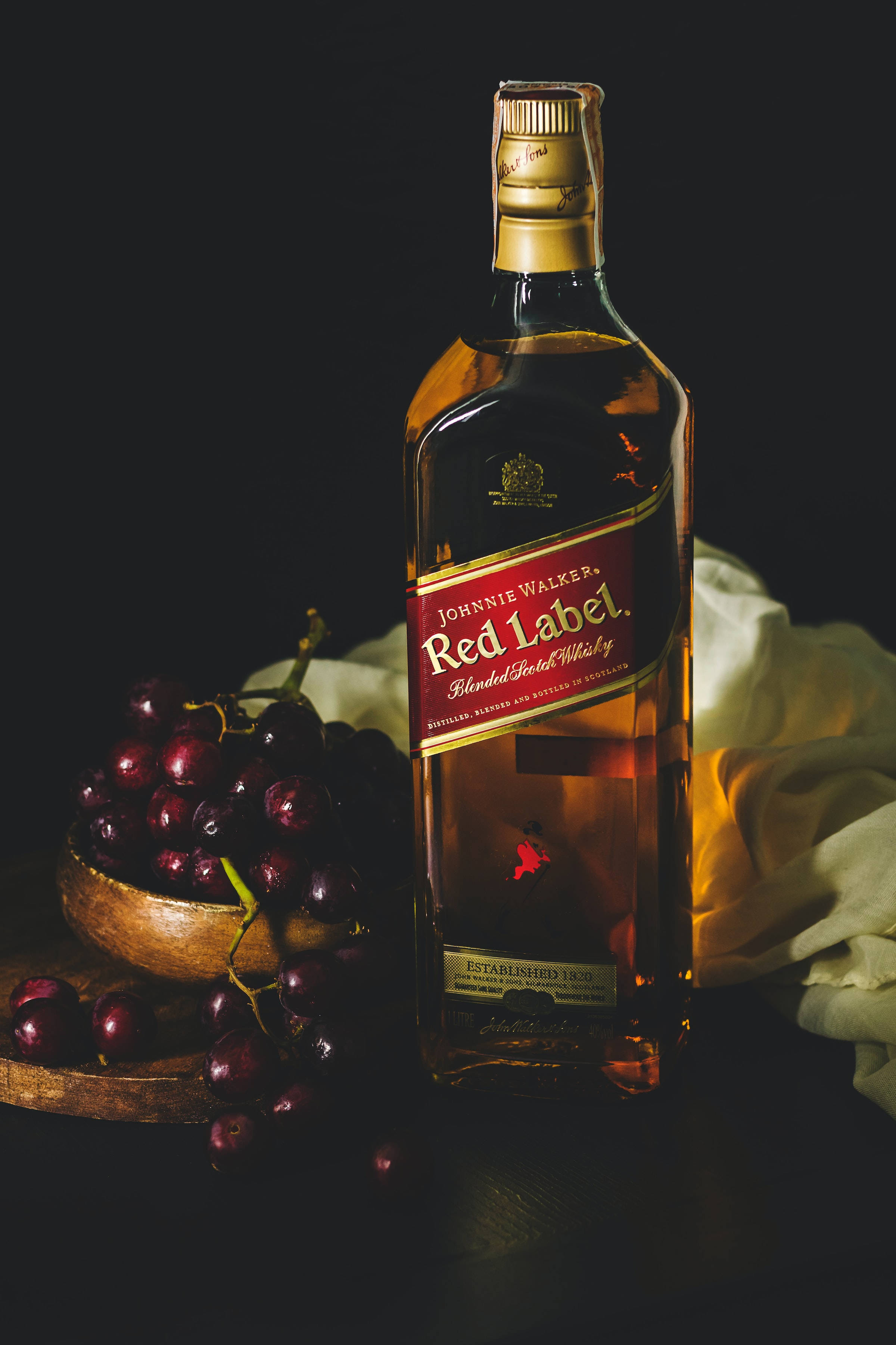 High-end Red Label Whiskey na May Fresh Cherries Wallpaper