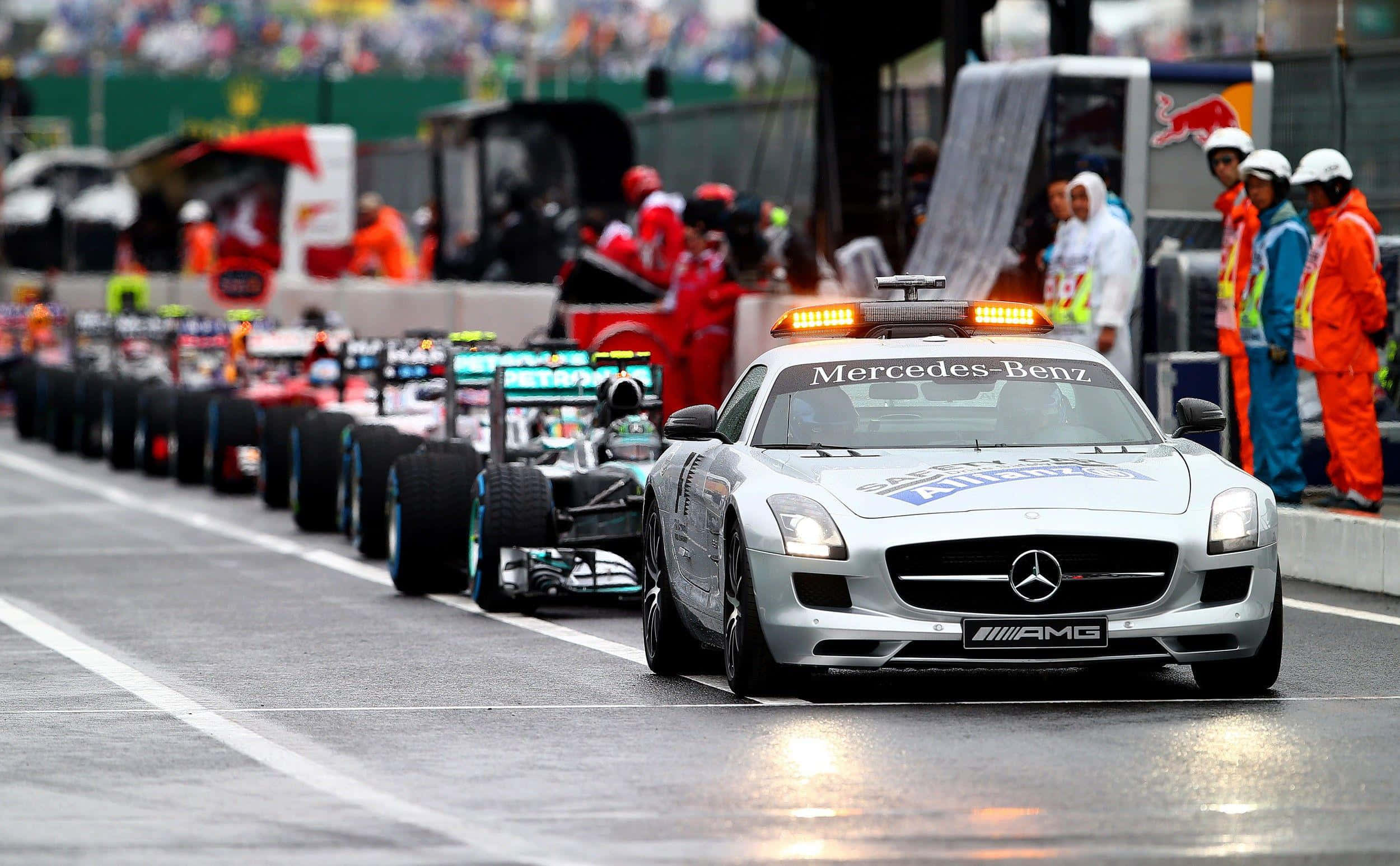 High-performance Safety Car sa racetrack Wallpaper