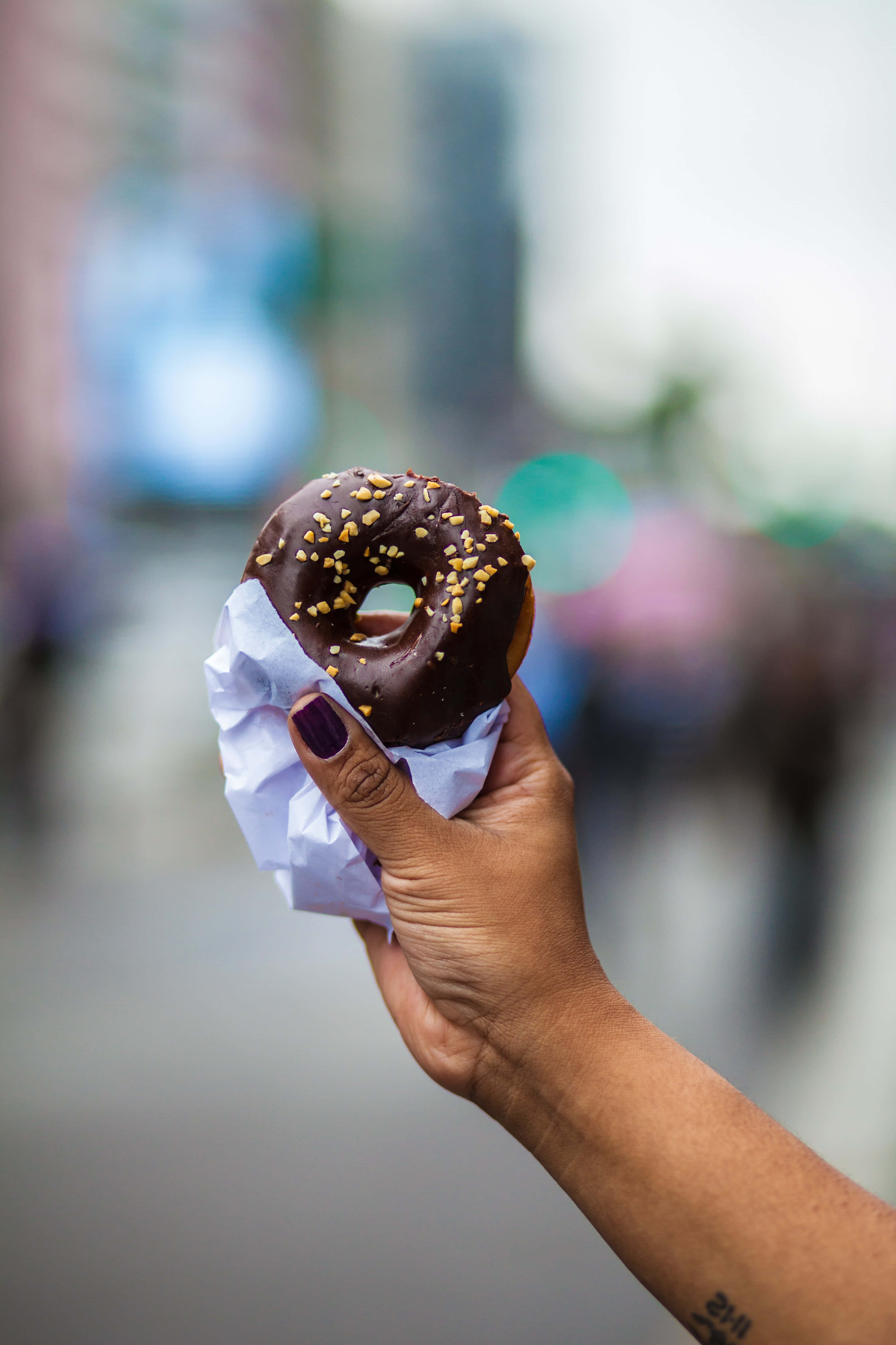 Hindi Matatanggihan na Donuts na Puno ng Lasang Wallpaper