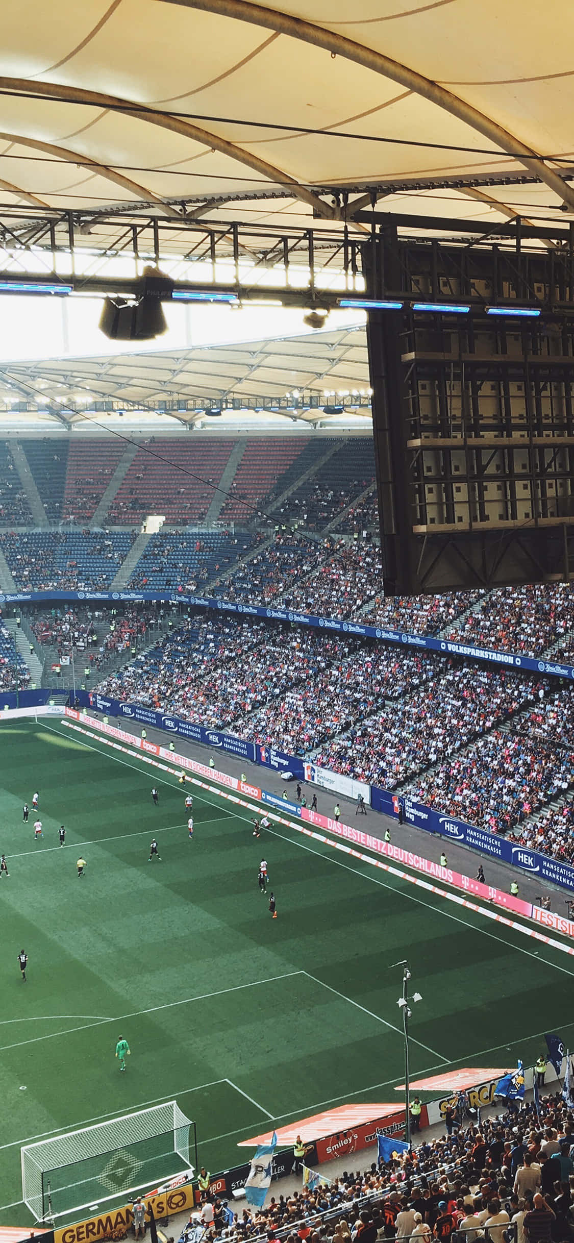 I-enjoy ang electrifying na atmosphere ng Soccer Stadium Wallpaper