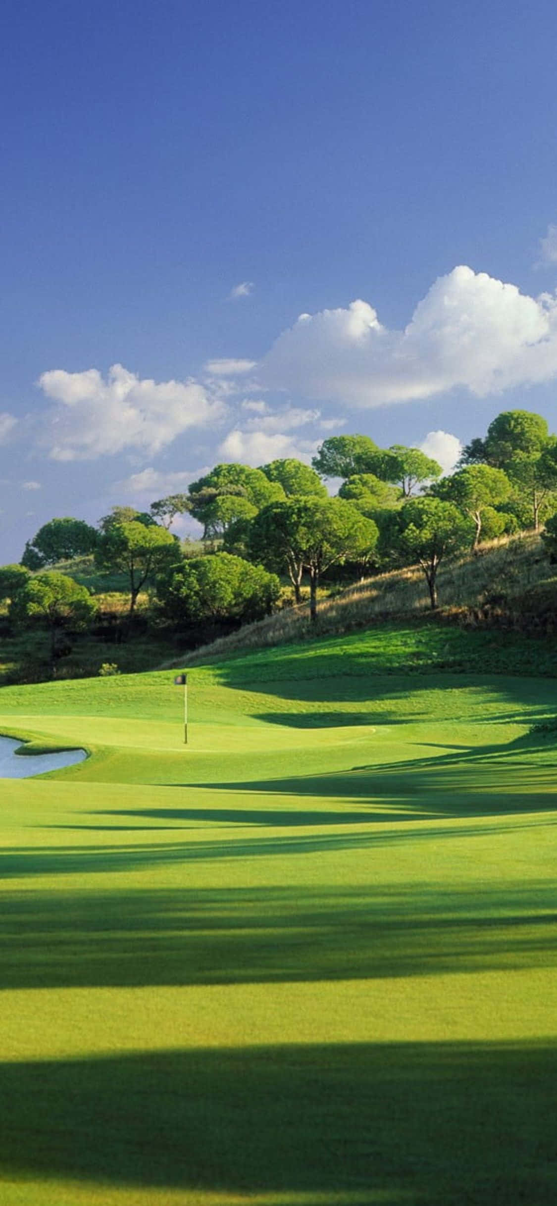 "I-enjoy ang Iyong Round - Kaptura ang Kagandahan ng Golf Course gamit ang iPhone X" Wallpaper