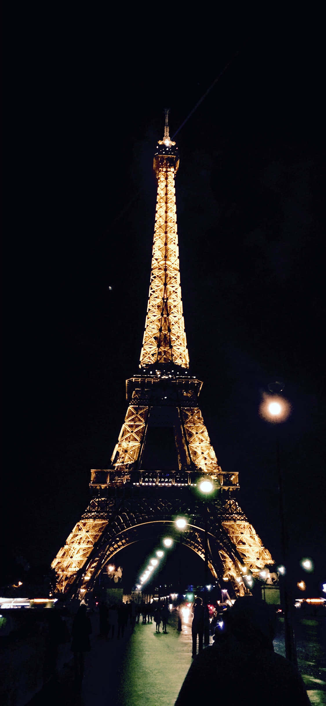 "I-explore ang City of Lights: Paris" Wallpaper