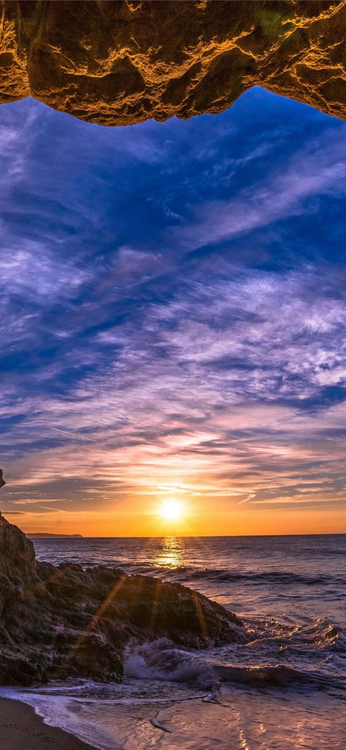 I-explore ang tanawin ng California mula sa kaginhangan ng iyong iPhone X. Wallpaper