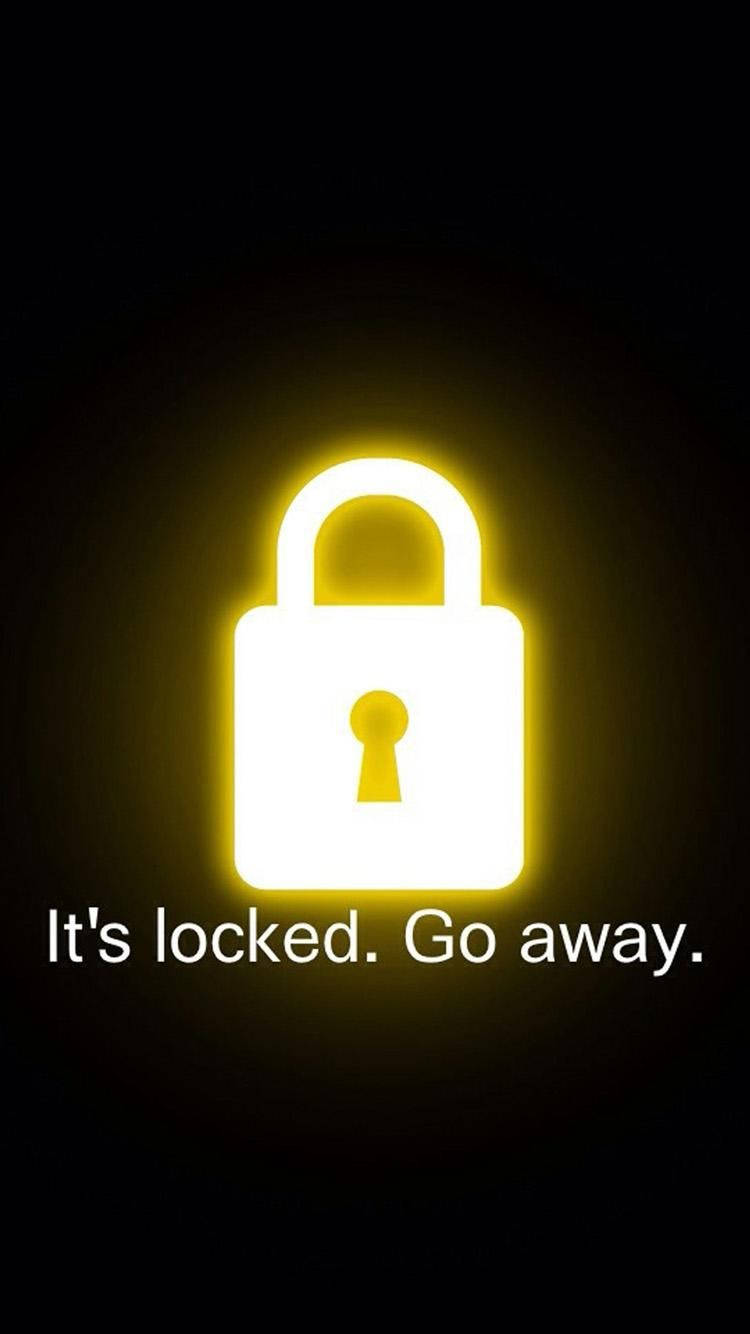 I-ingatan ang iyong mga sikreto - Golden Padlock Wallpaper