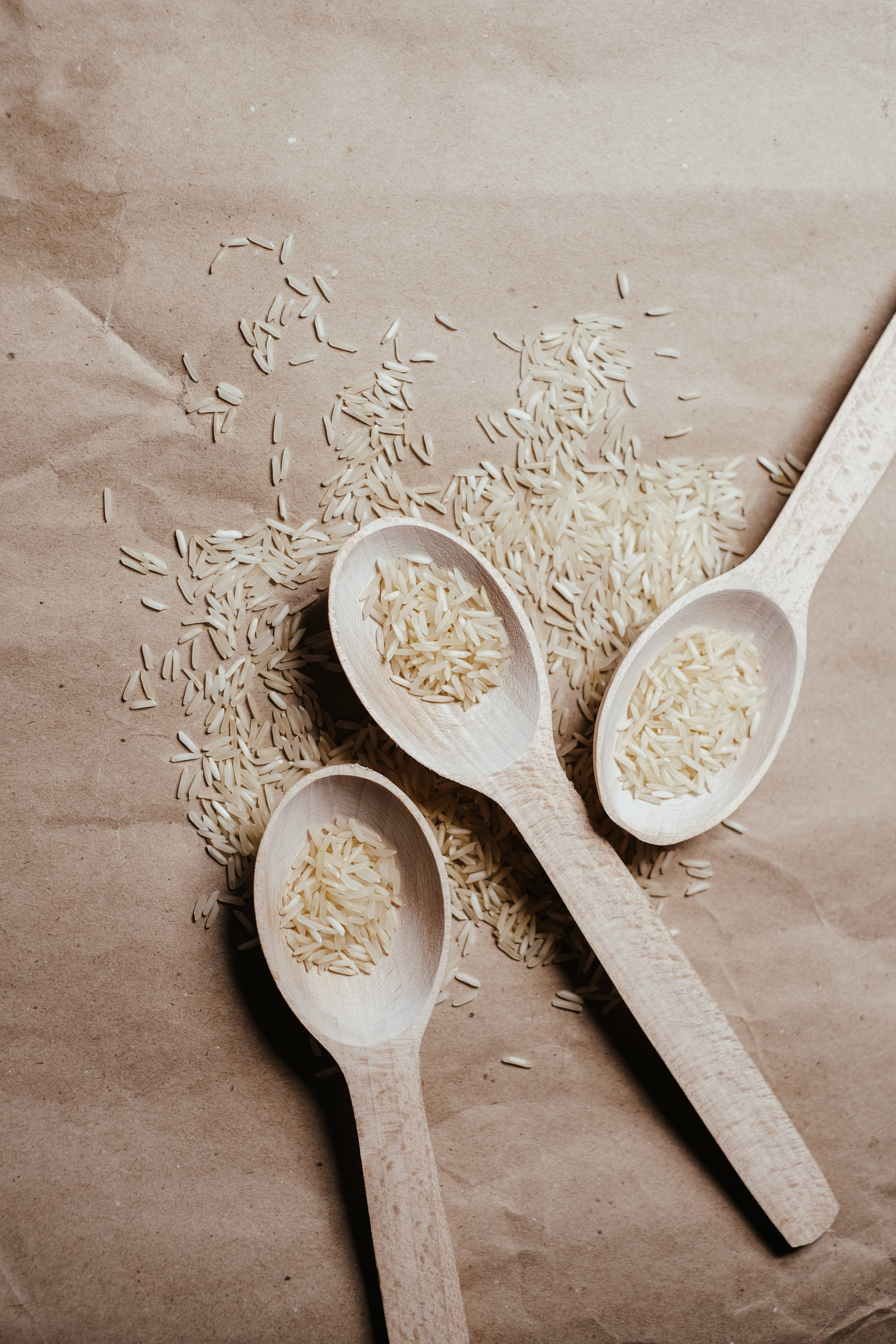 Iba't ibang Klase ng Raw Rice sa Tatlong Kutsara Wallpaper
