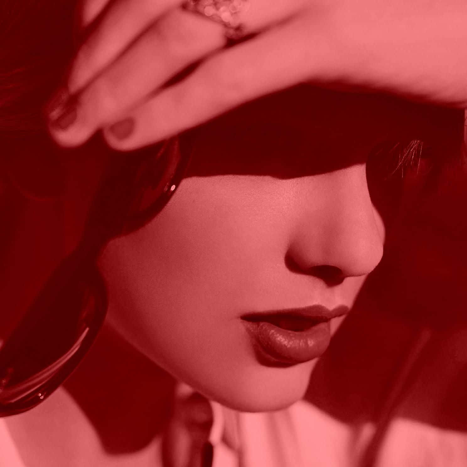 Ibinahagi ni Taylor Swift ang cover art para sa kanyang muling na-record na album, “Red Taylor’s Version.” Wallpaper