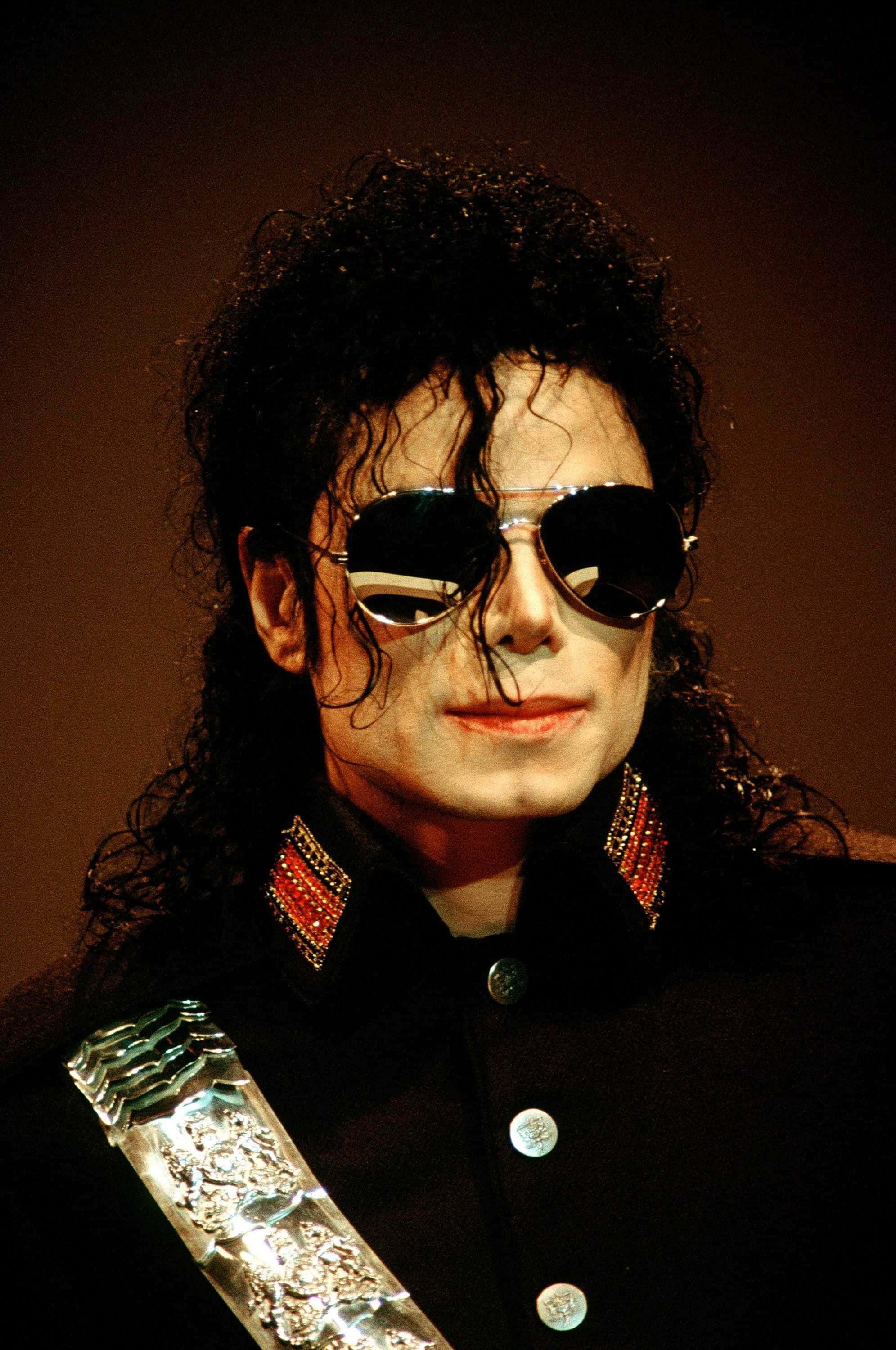 Iconic na pose ni Michael Jackson sa 1991 performance Wallpaper