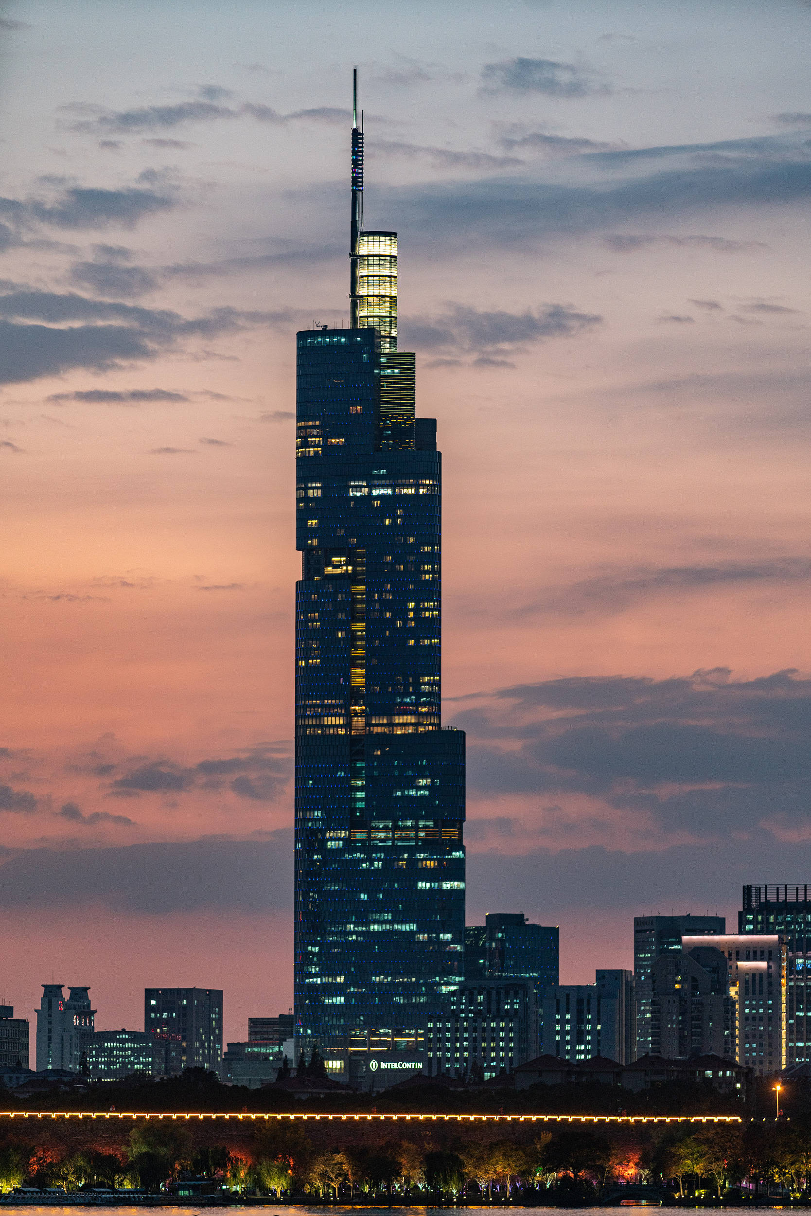 Ilaw na Matataas na Willis Tower Wallpaper