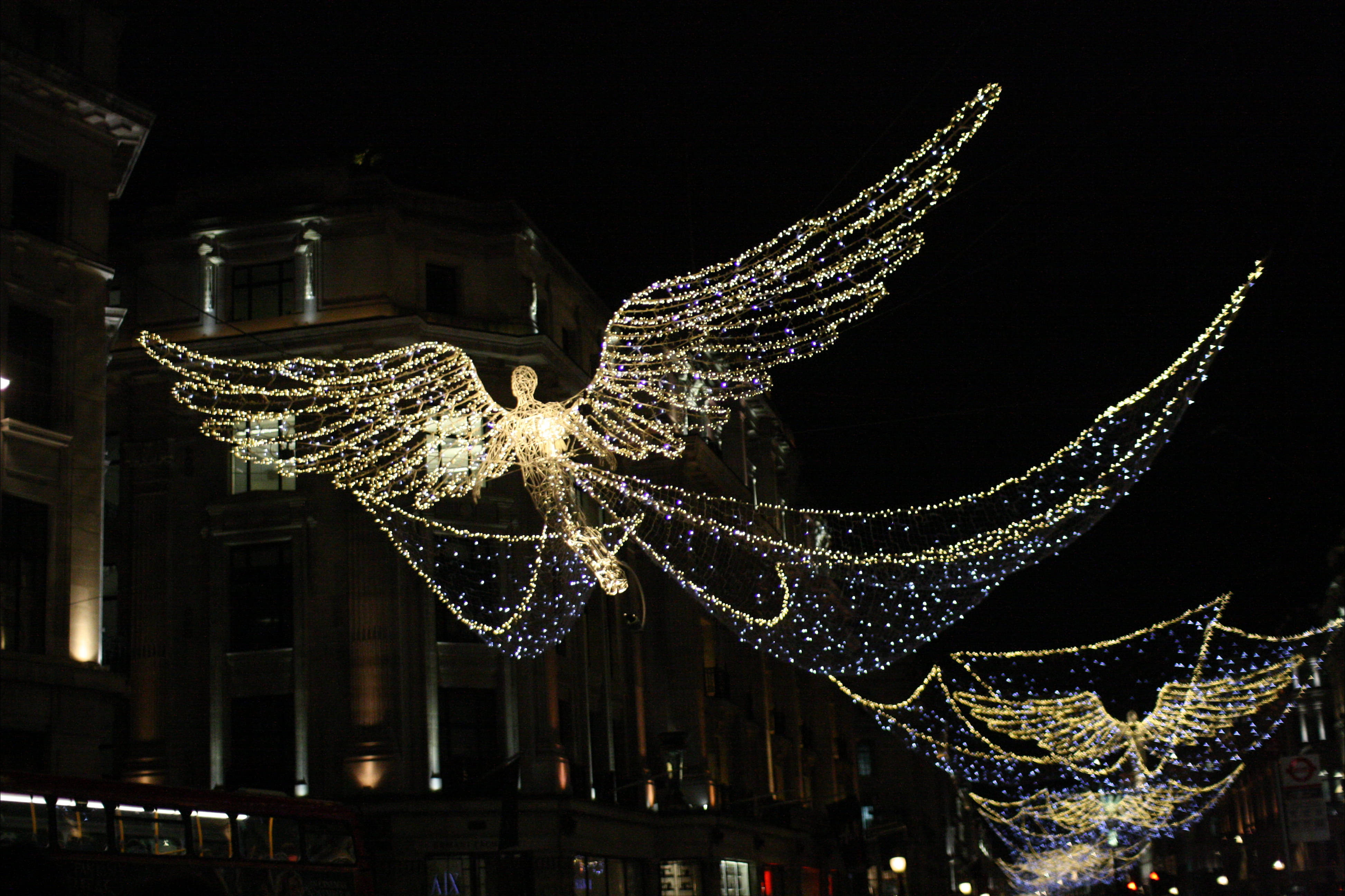Ilaw ng Anghel ng Pasko sa London Wallpaper