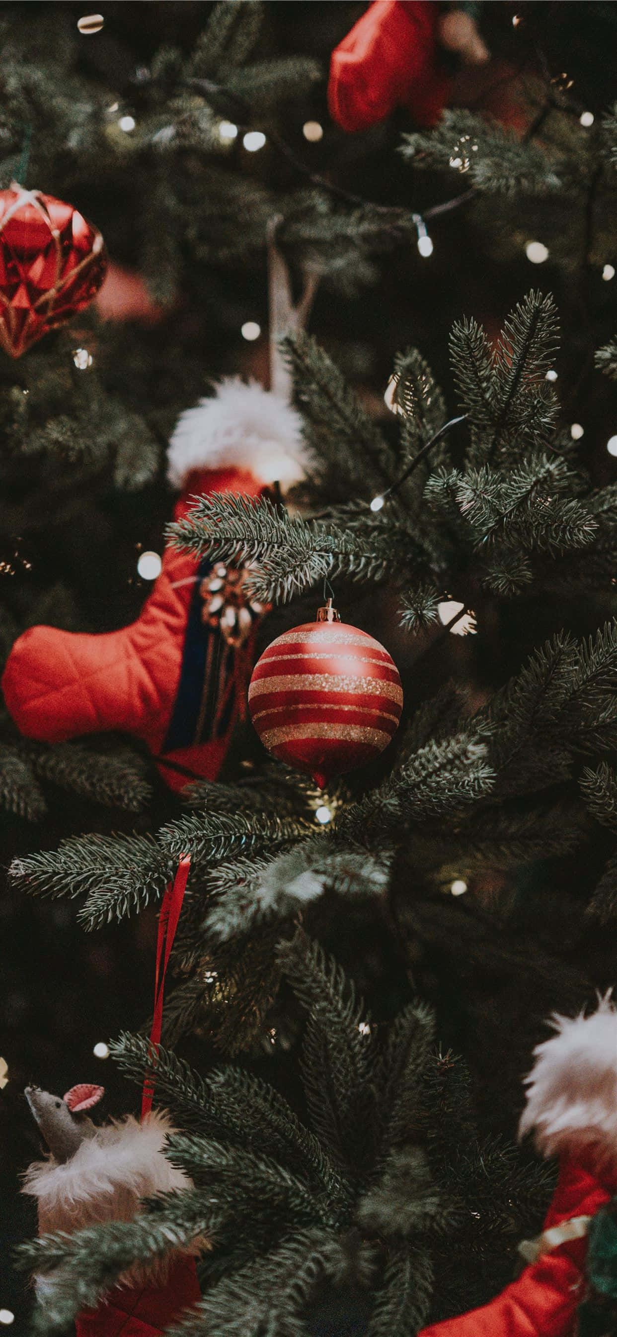 iPhone Christmas Aesthetic Baubles 2018 Wallpaper