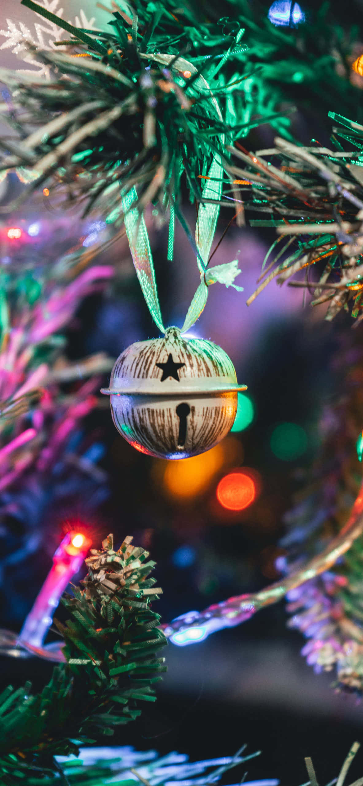 iPhone Christmas Aesthetic Bell Star Key Wallpaper