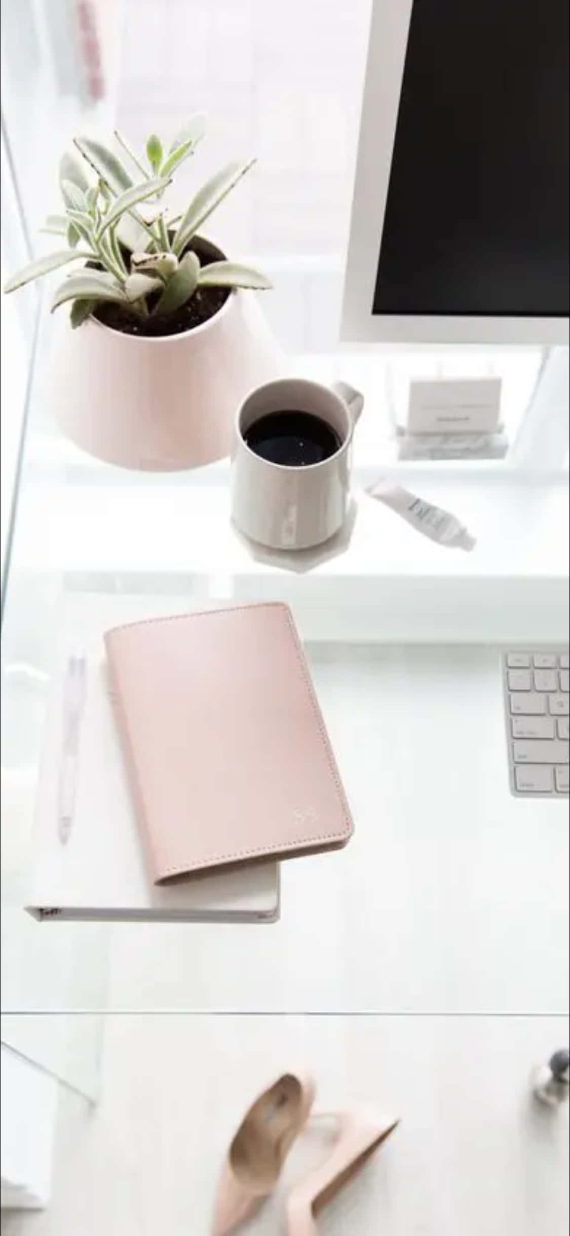 iPhone X Desk Background Isang Transparent Computer Desk Wallpaper
