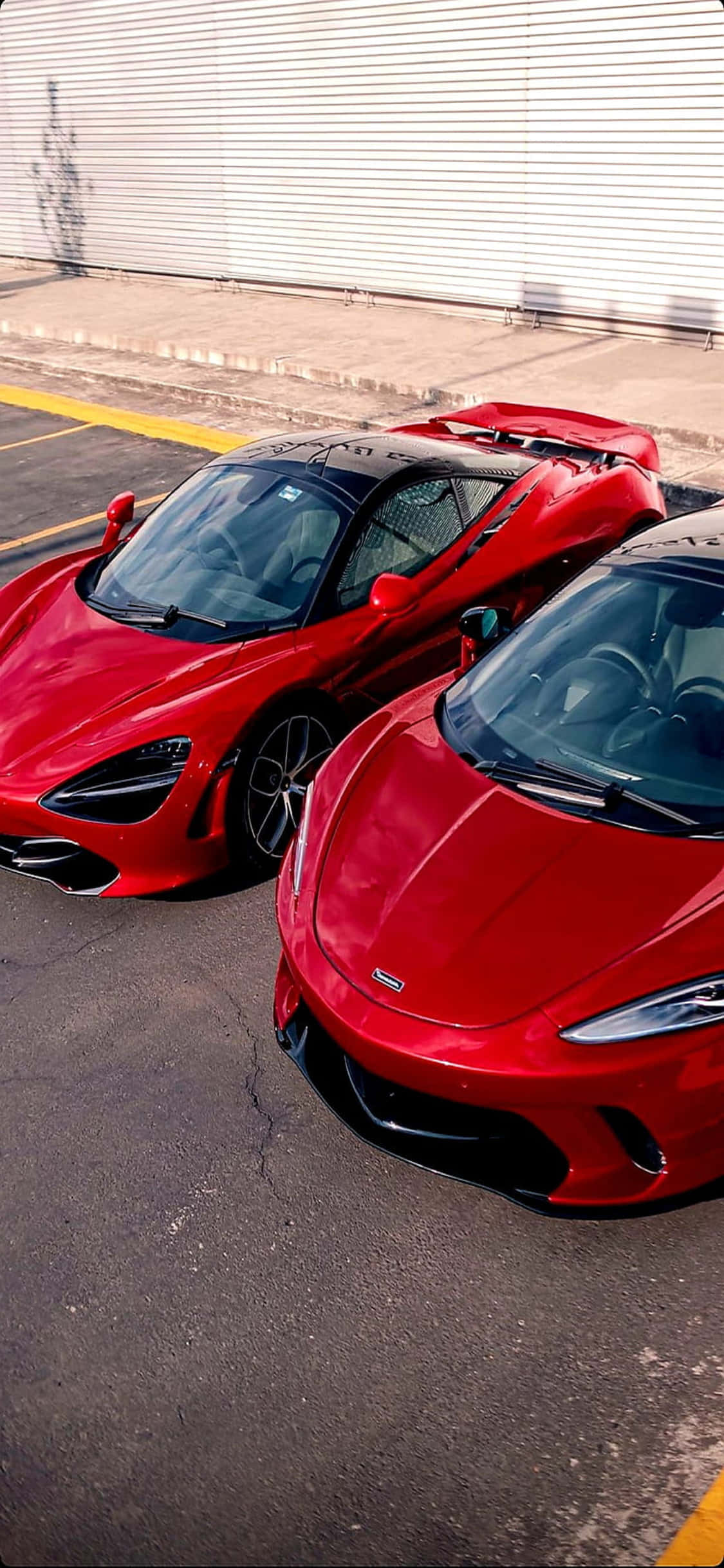 iPhone X Mclaren 720s Pulang Background Wallpaper