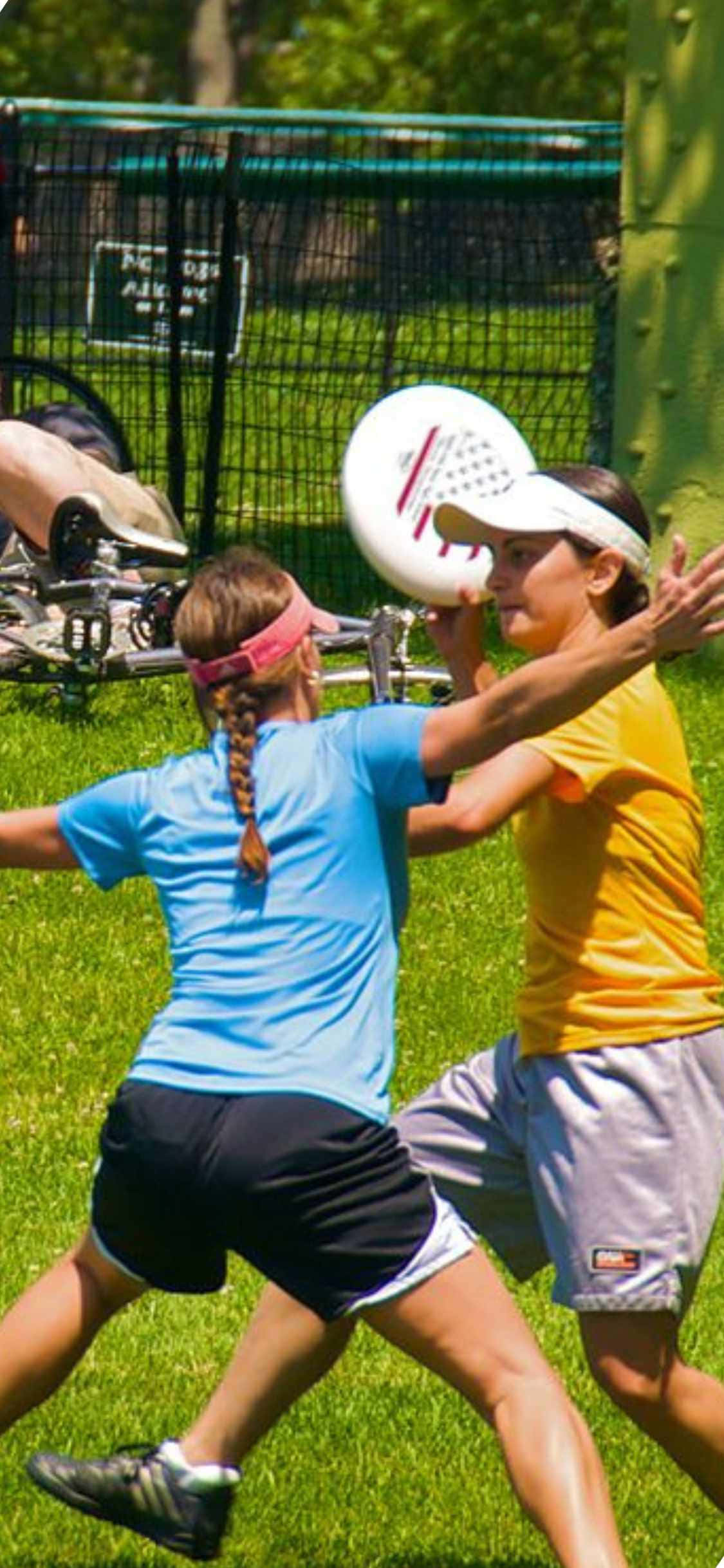 iPhone X Ultimate Frisbee Background Blocking Wallpaper