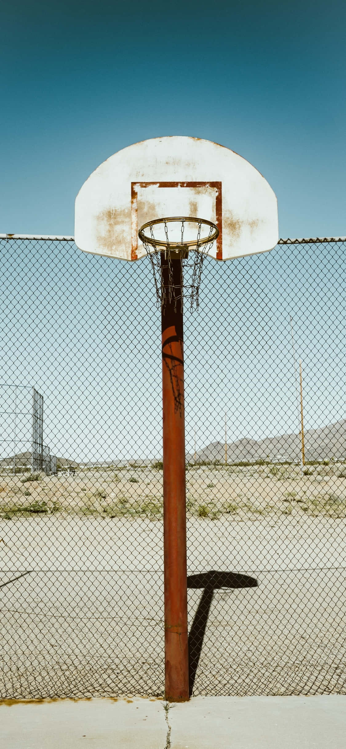 iPhone Xs Basketball Old Court Background Wallpaper