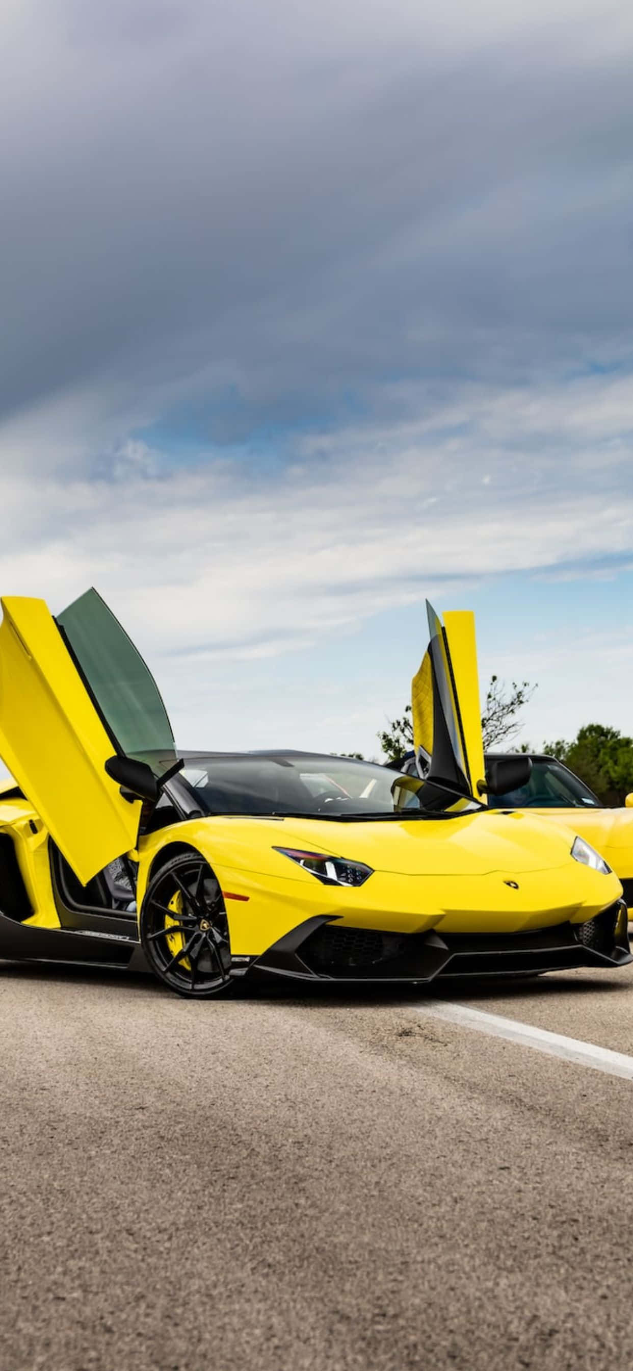 iPhone XS Max Lamborghini Aventador Dilaw na Kotse Background Wallpaper