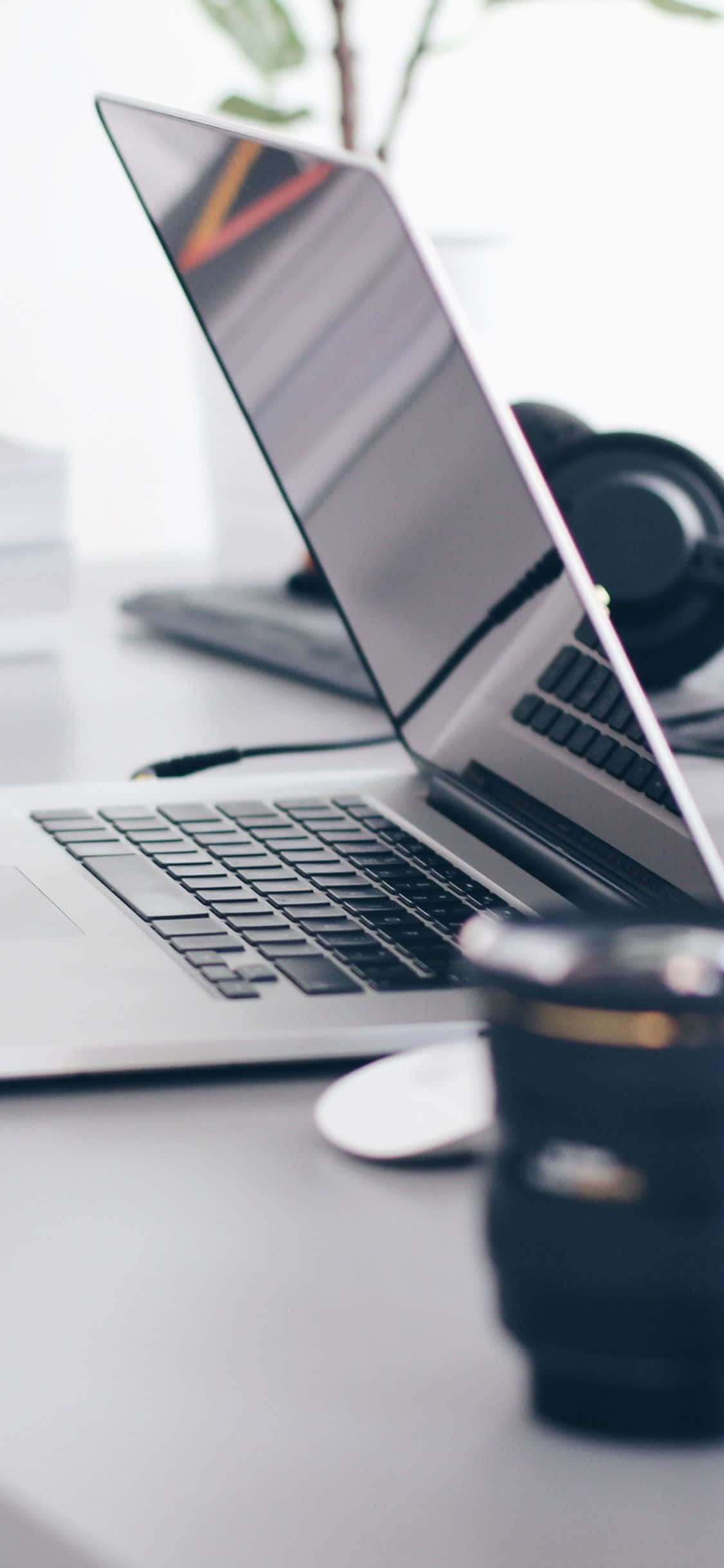 iPhone XS Office Laptop Background Wallpaper