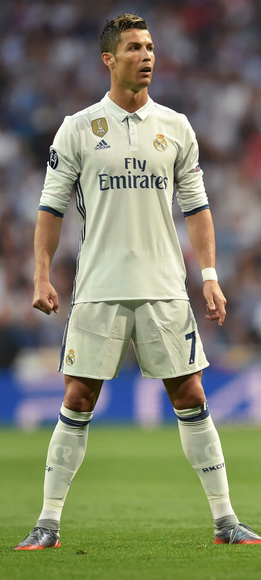Ipinapakita ni Cristiano Ronaldo ang kanyang husay sa Soccer Wallpaper