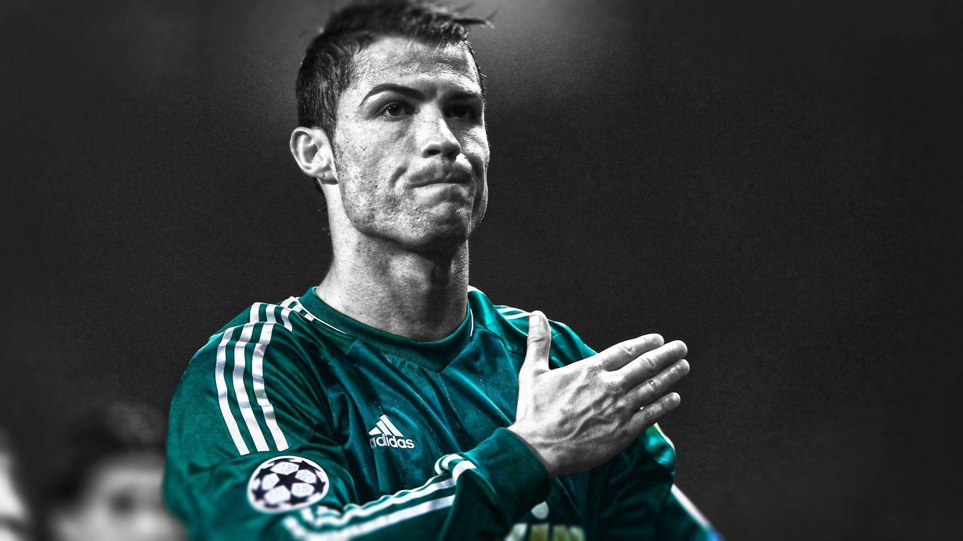 Ipinapakita ni Cristiano Ronaldo ang kanyang mga kakayahan Wallpaper