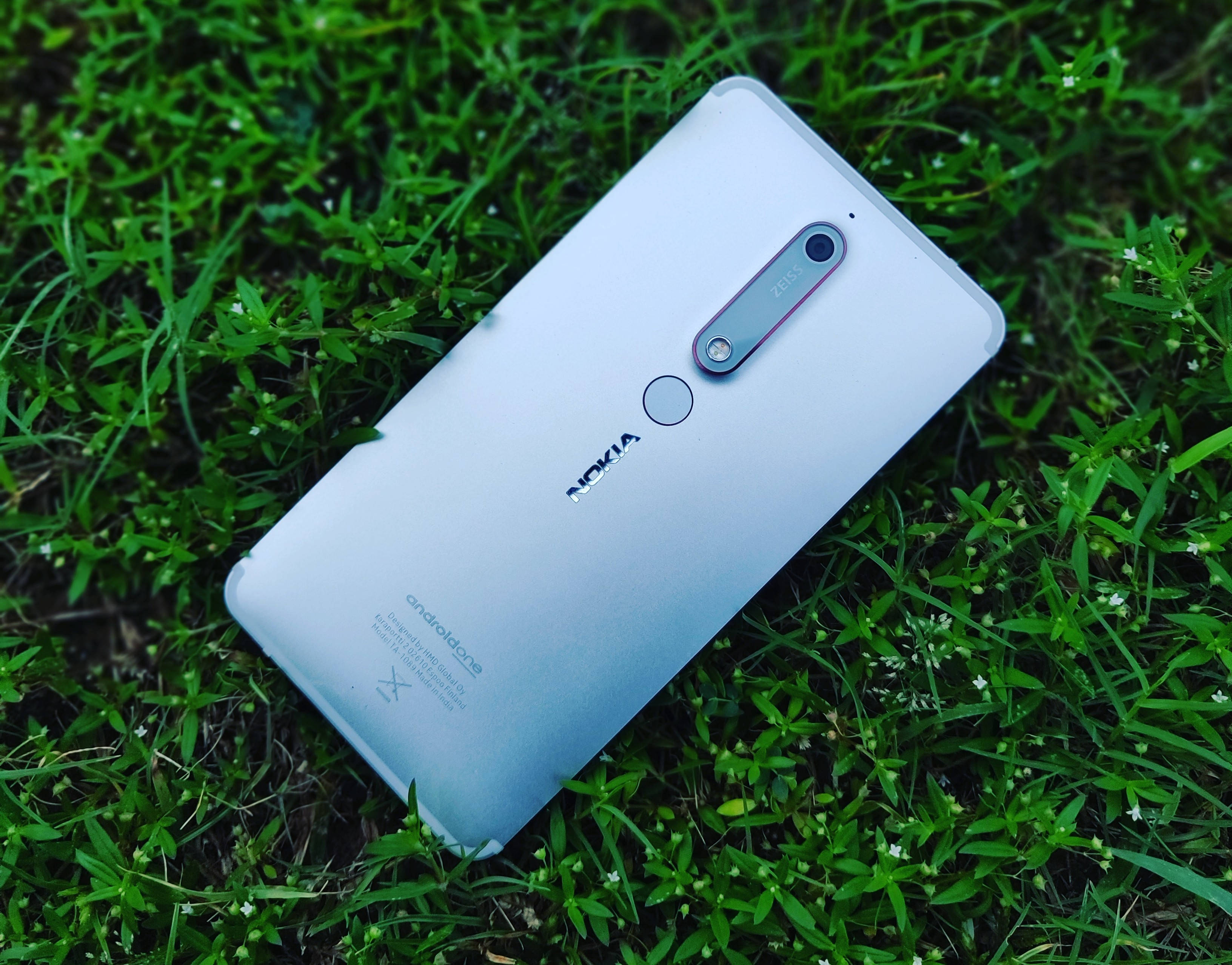 Iron Blue na Nokia 6.1 Rear Wallpaper