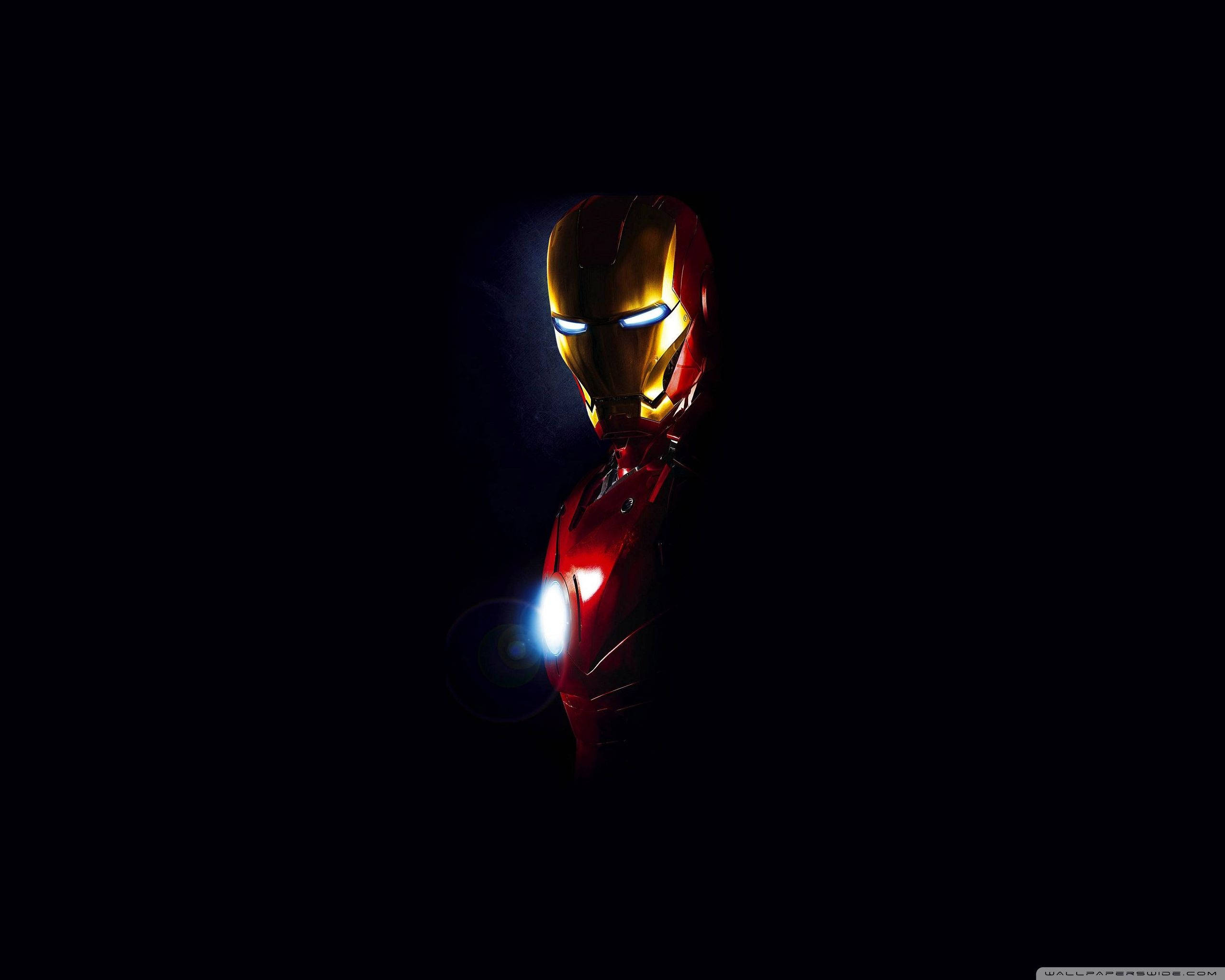 Iron Man sa Dilim Wallpaper
